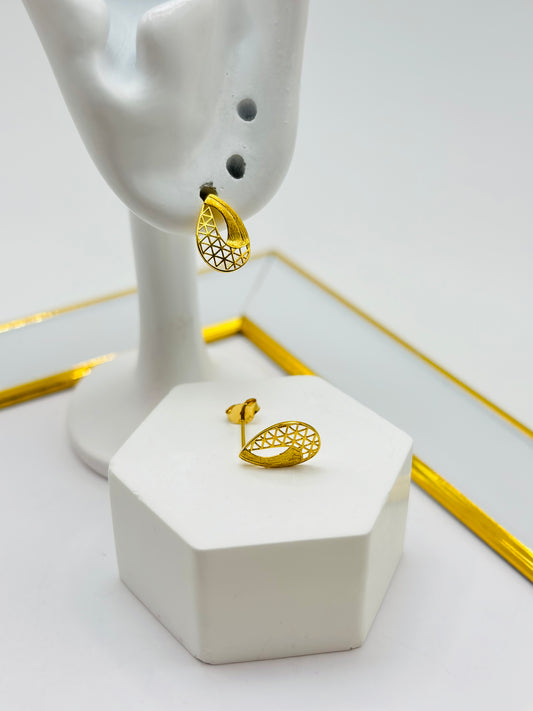 18K Gold Oval Earrings