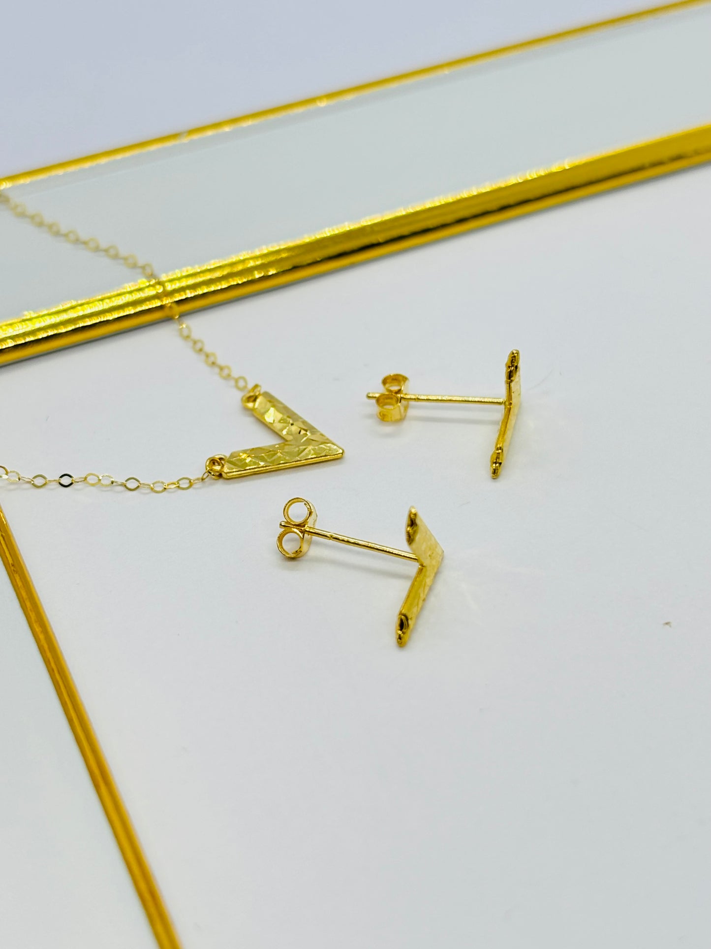 18K Gold V Earrings and Necklace Set0080