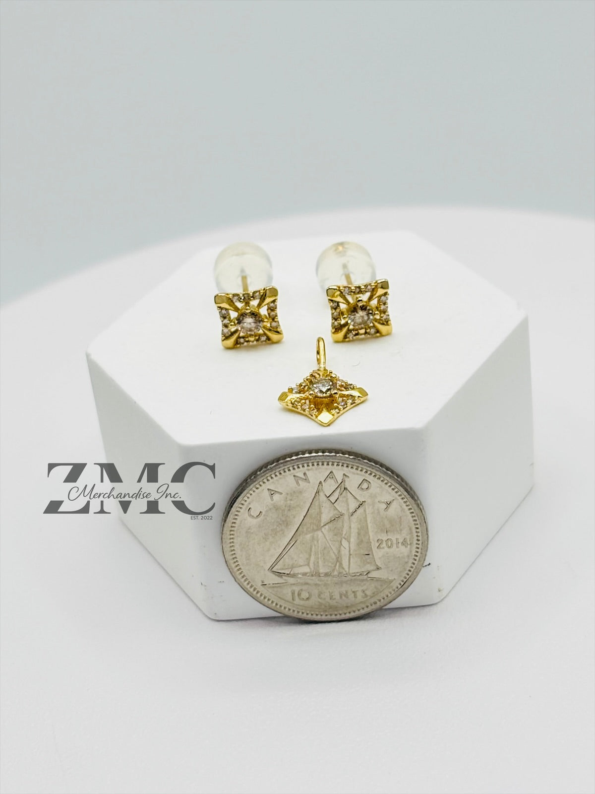 K18 Japan Gold Pendant and Earrings Natural Diamonds Set