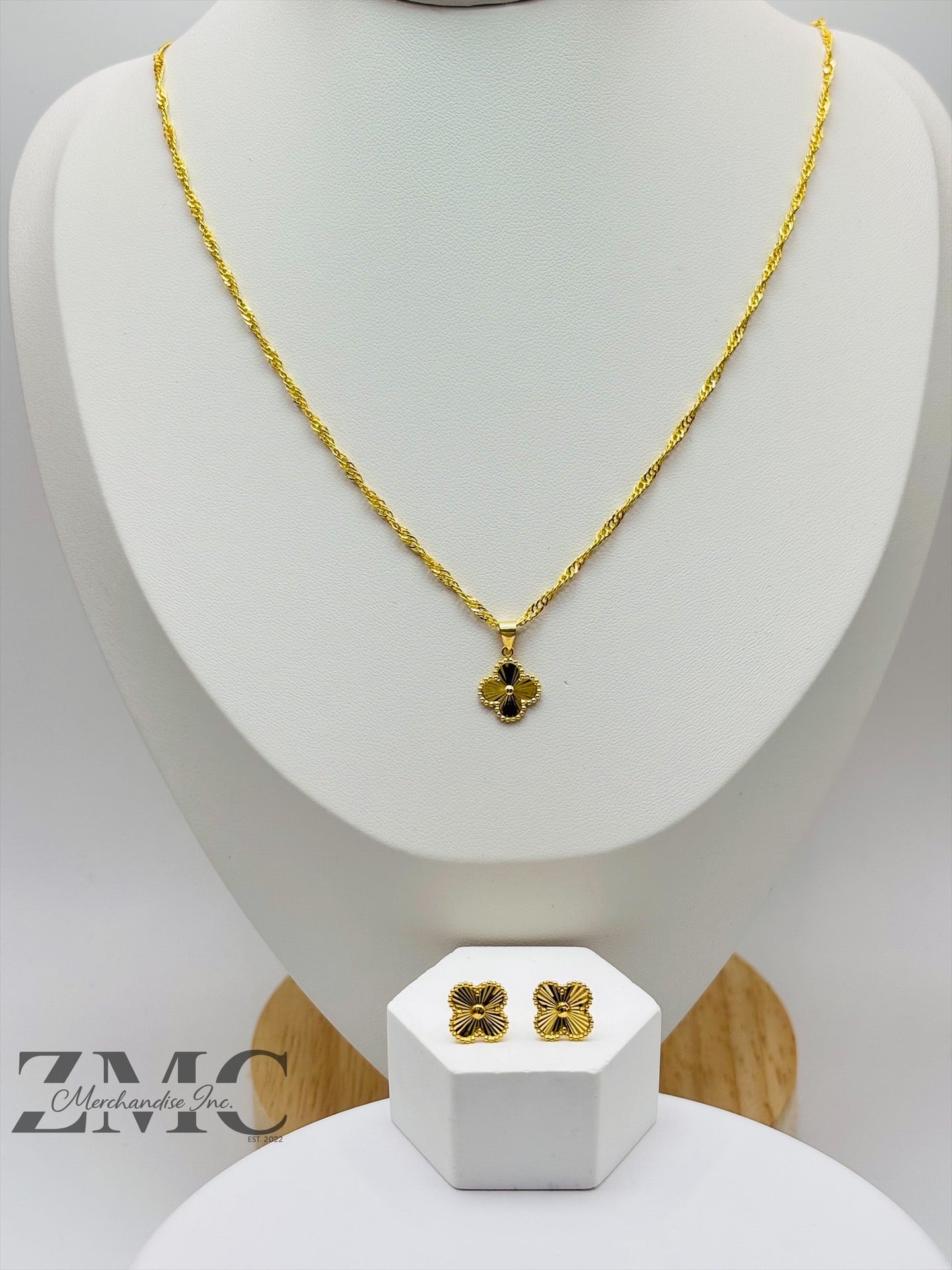 18K Gold Clover Earrings and Necklace Set