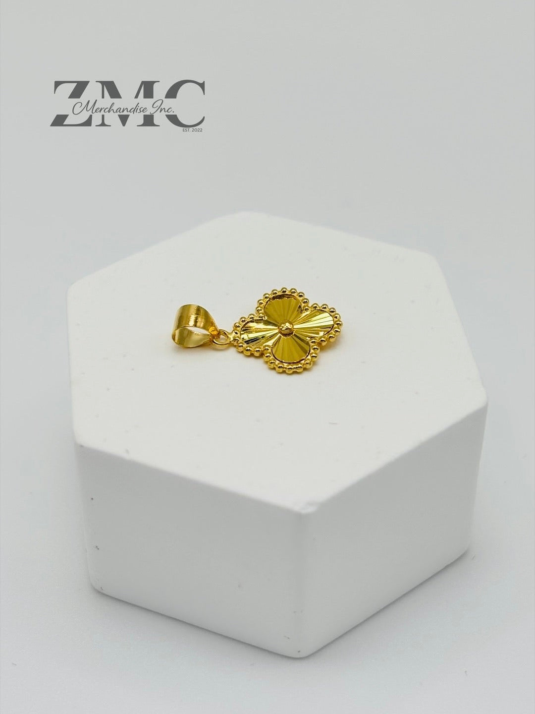 18K Gold Clover Pendant 10 mm