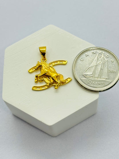 18K Gold Horse and Horse Shoe Pendant