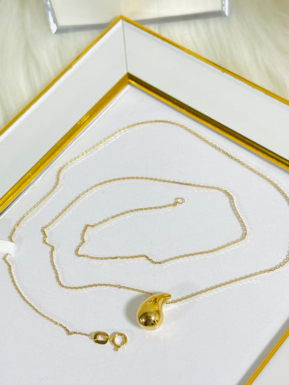 18K Gold Teardrop Attached Pendant Necklace