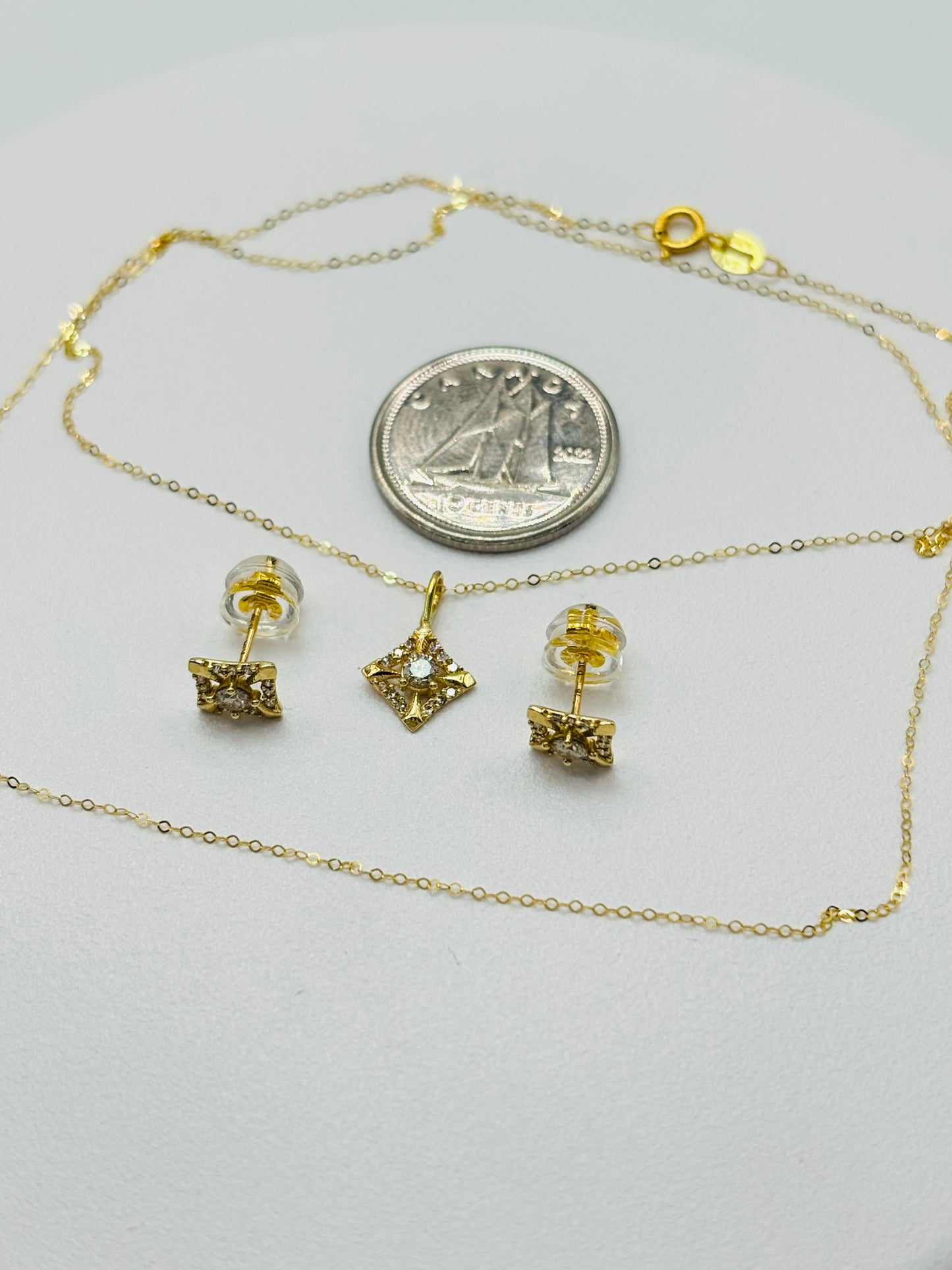 K18 Japan Gold Pendant and Earrings Natural Diamonds with FREE 18K Gold Chain Set