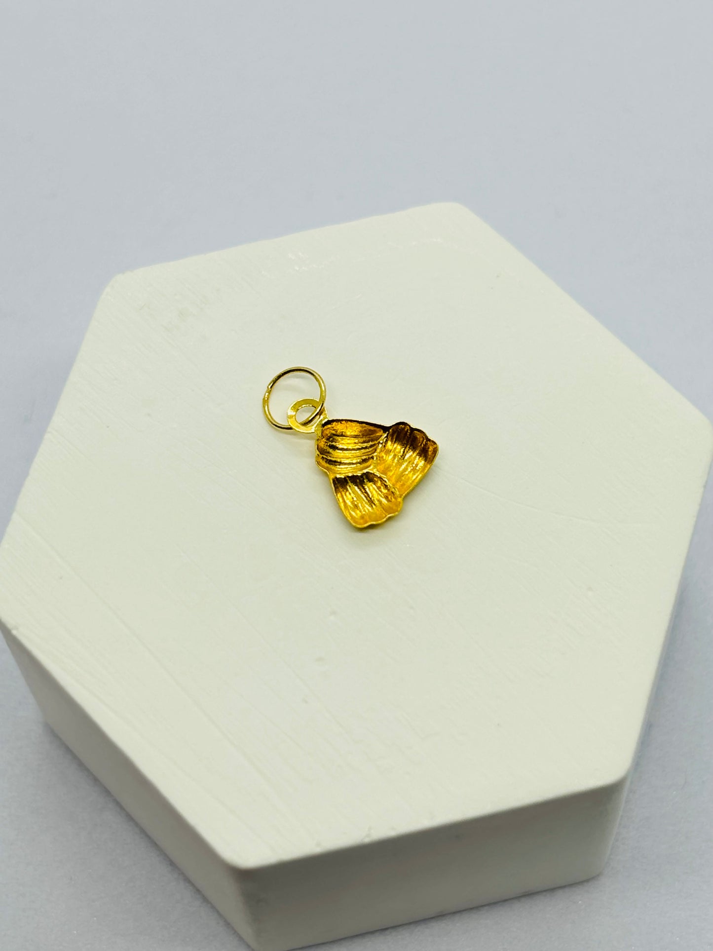 18K Gold Knot Pendant