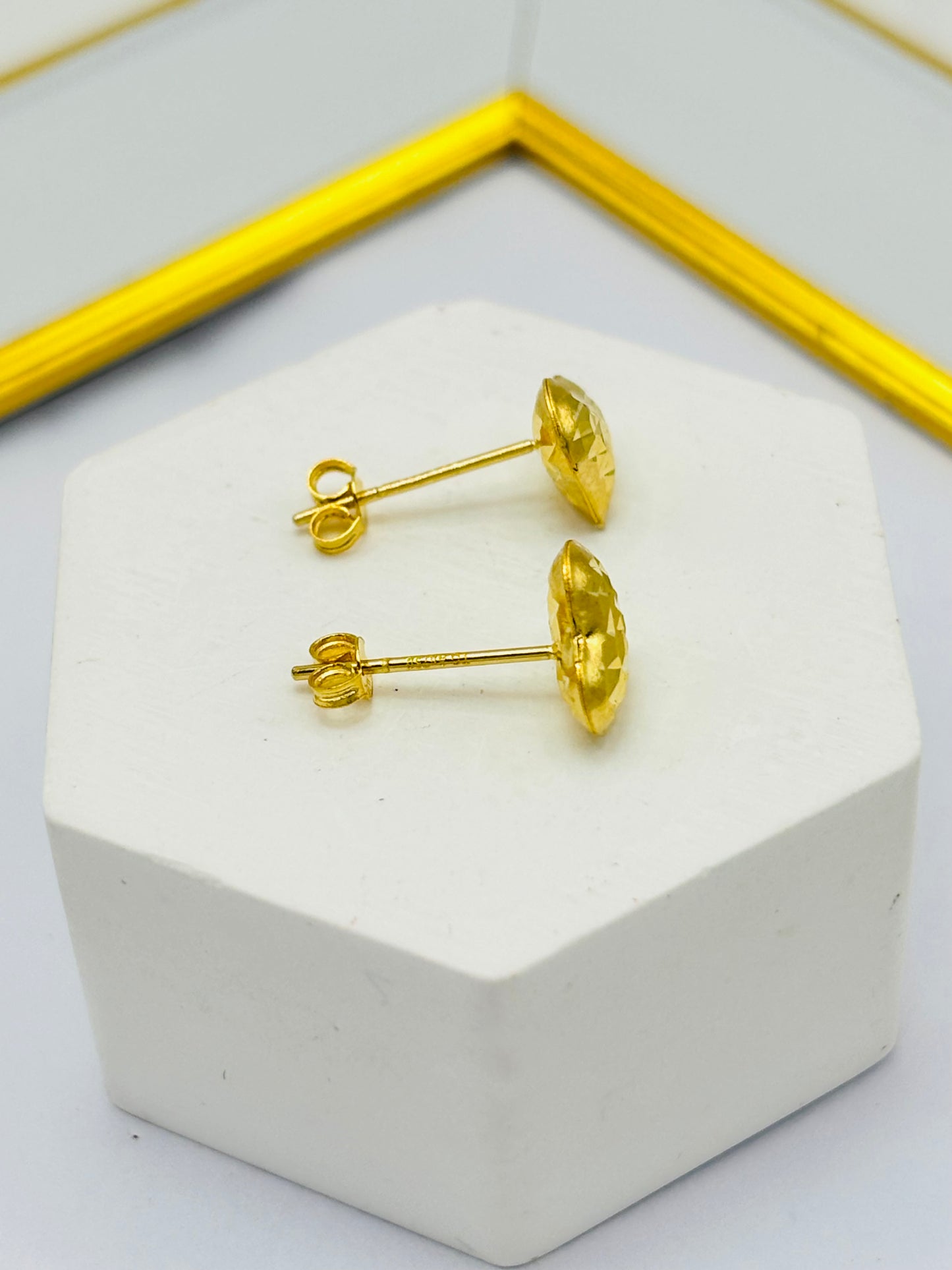 18K Gold Diamond Cut Heart Earrings