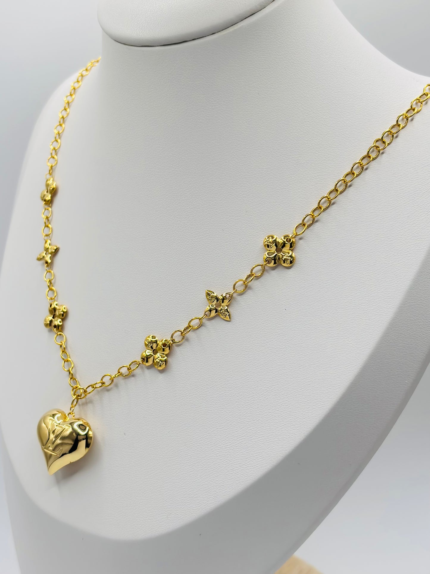 18K Gold Flower Attached Heart Necklace