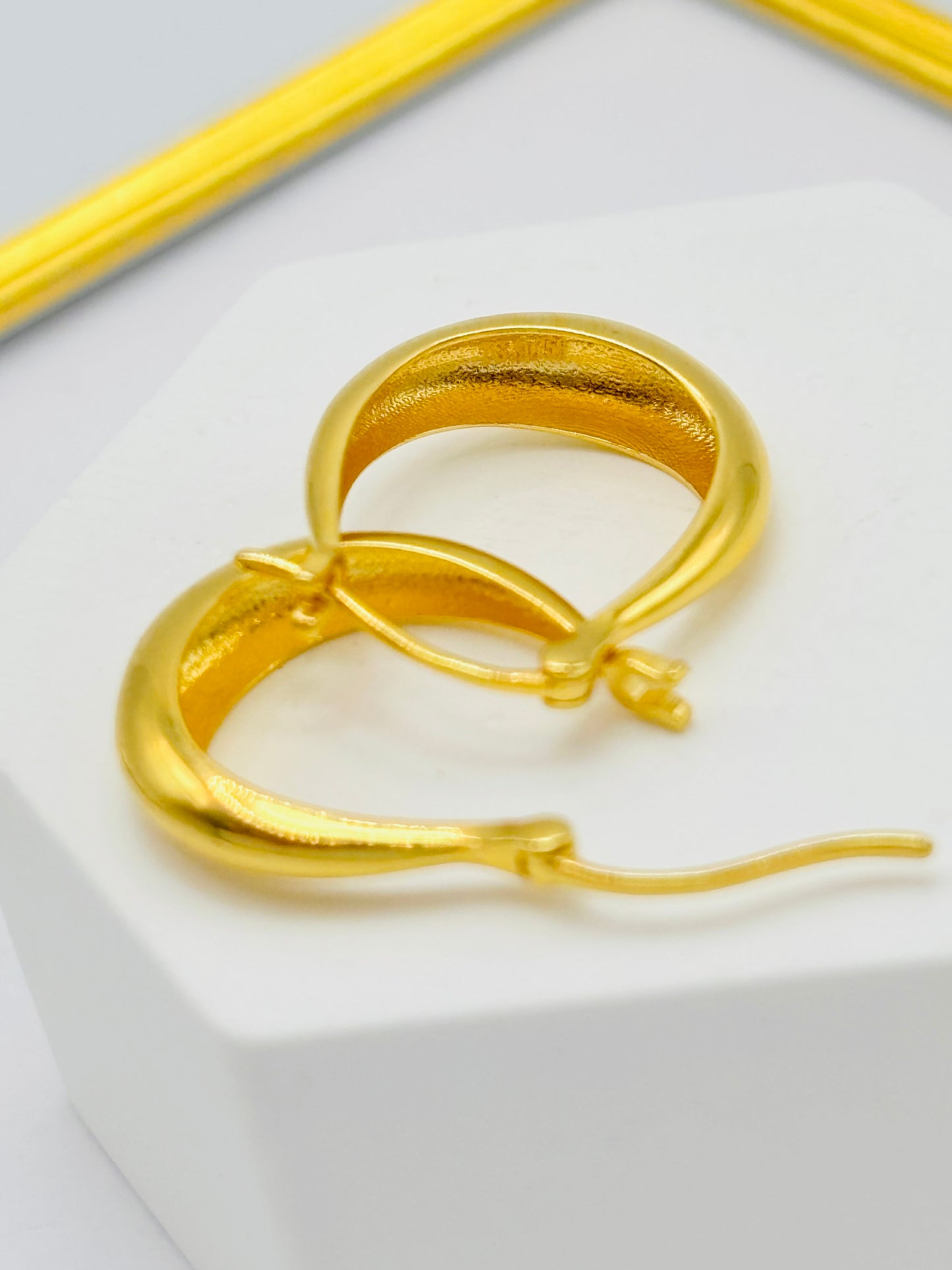 18K Gold Plain Loop Earrings