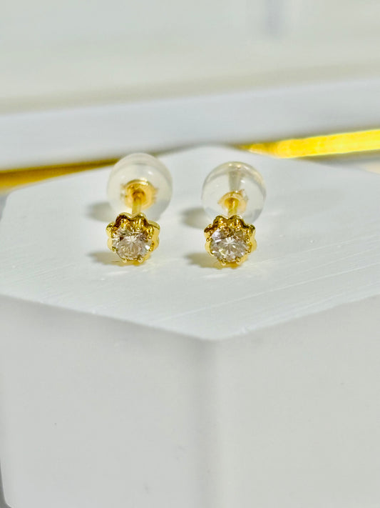 K18 Japan Gold Flower Earrings 0.20 carat Natural Diamond