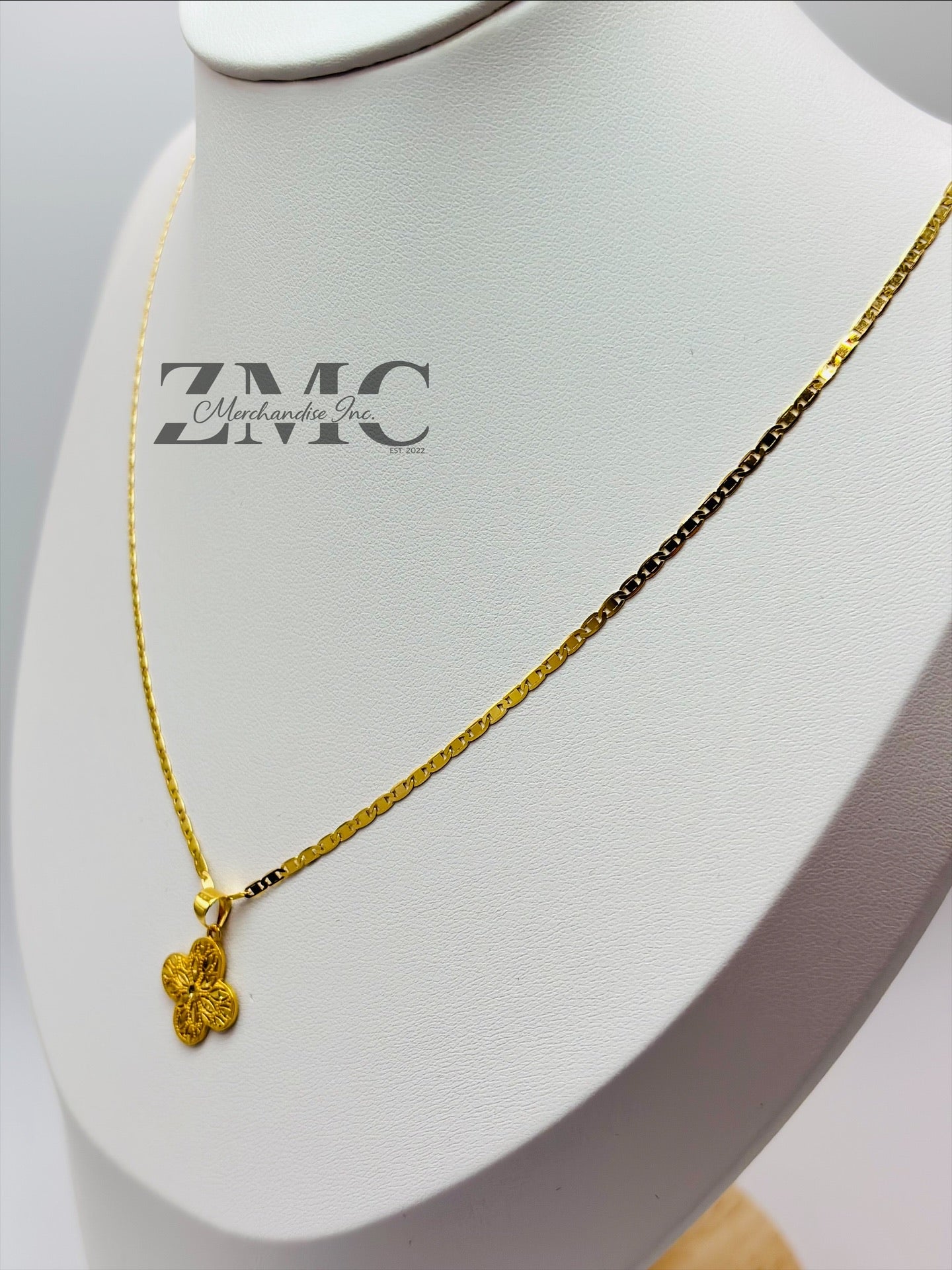 18K Gold Diamond Cut Clover Necklace
