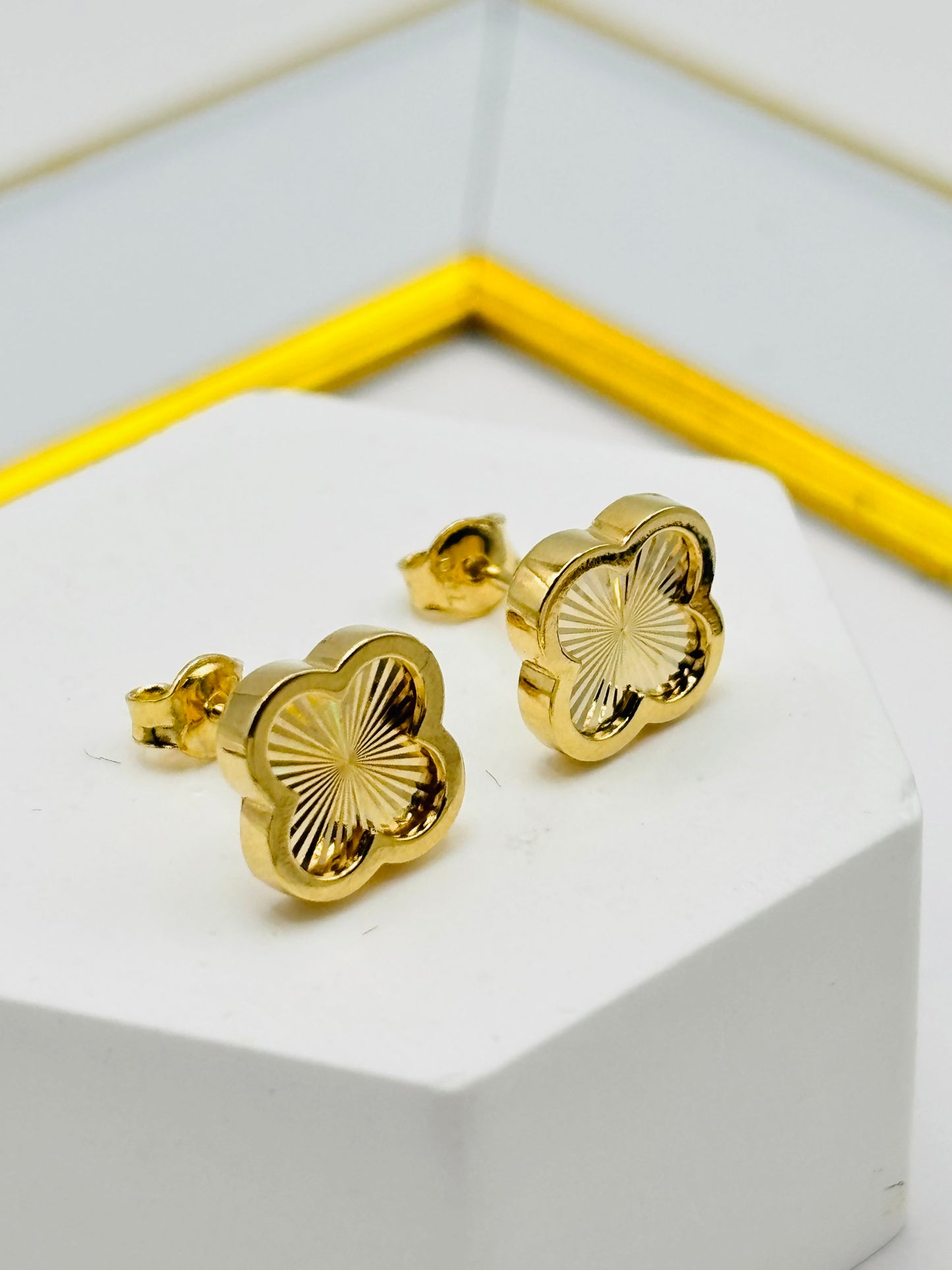 18K Gold Clover Earrings