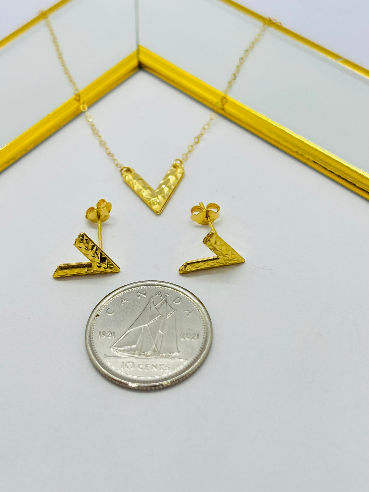 18K Gold V Earrings and Necklace Set0080
