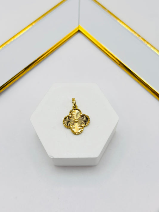 18K Gold Clover Pendant 12.3 mm