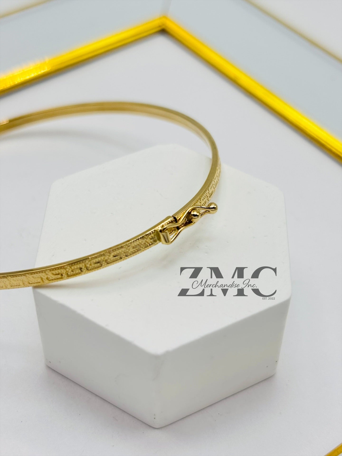 18K Gold Slim Bangle