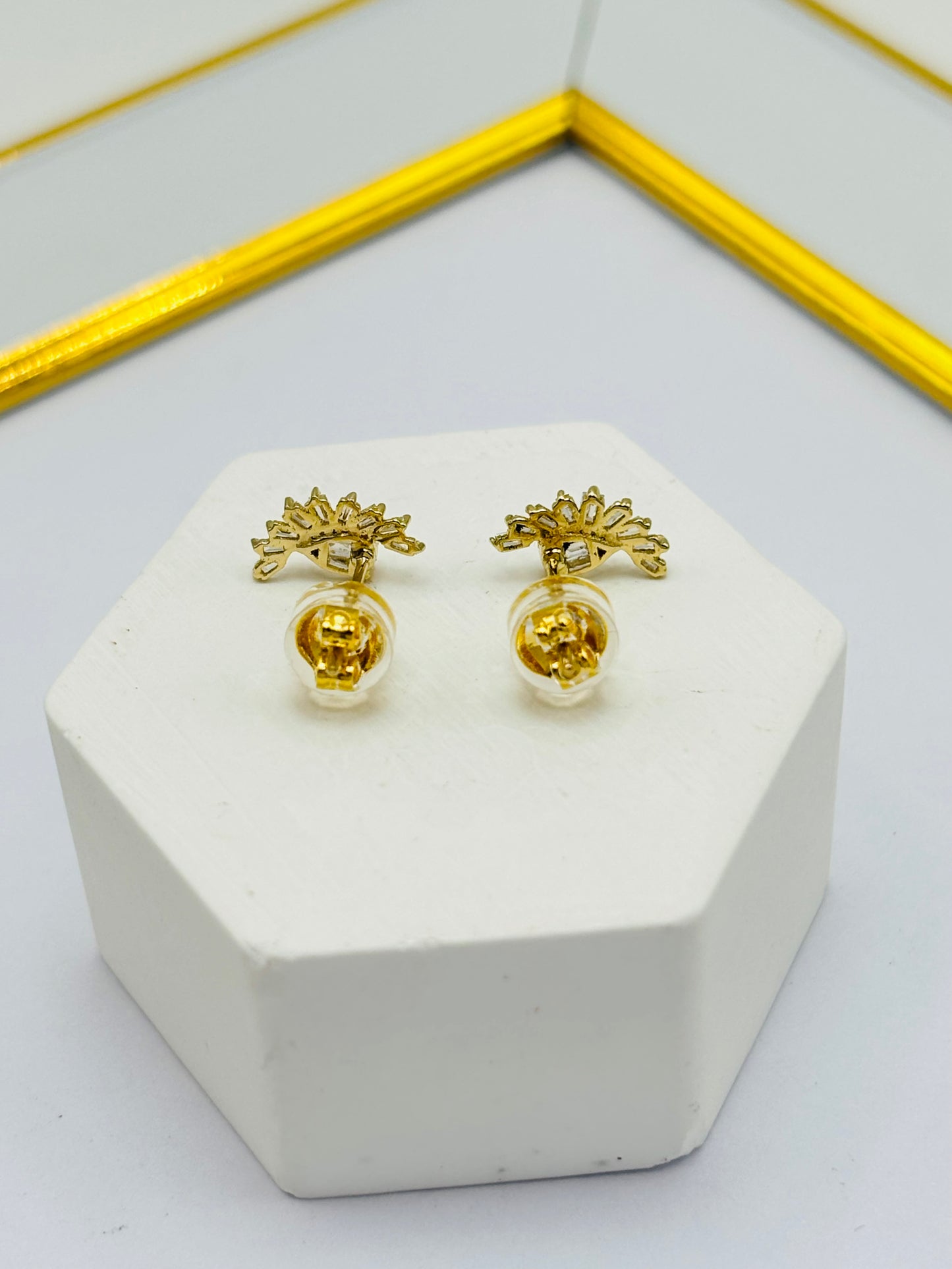 K18 Japan Gold  Natural Diamond Earrings 0.20 carat