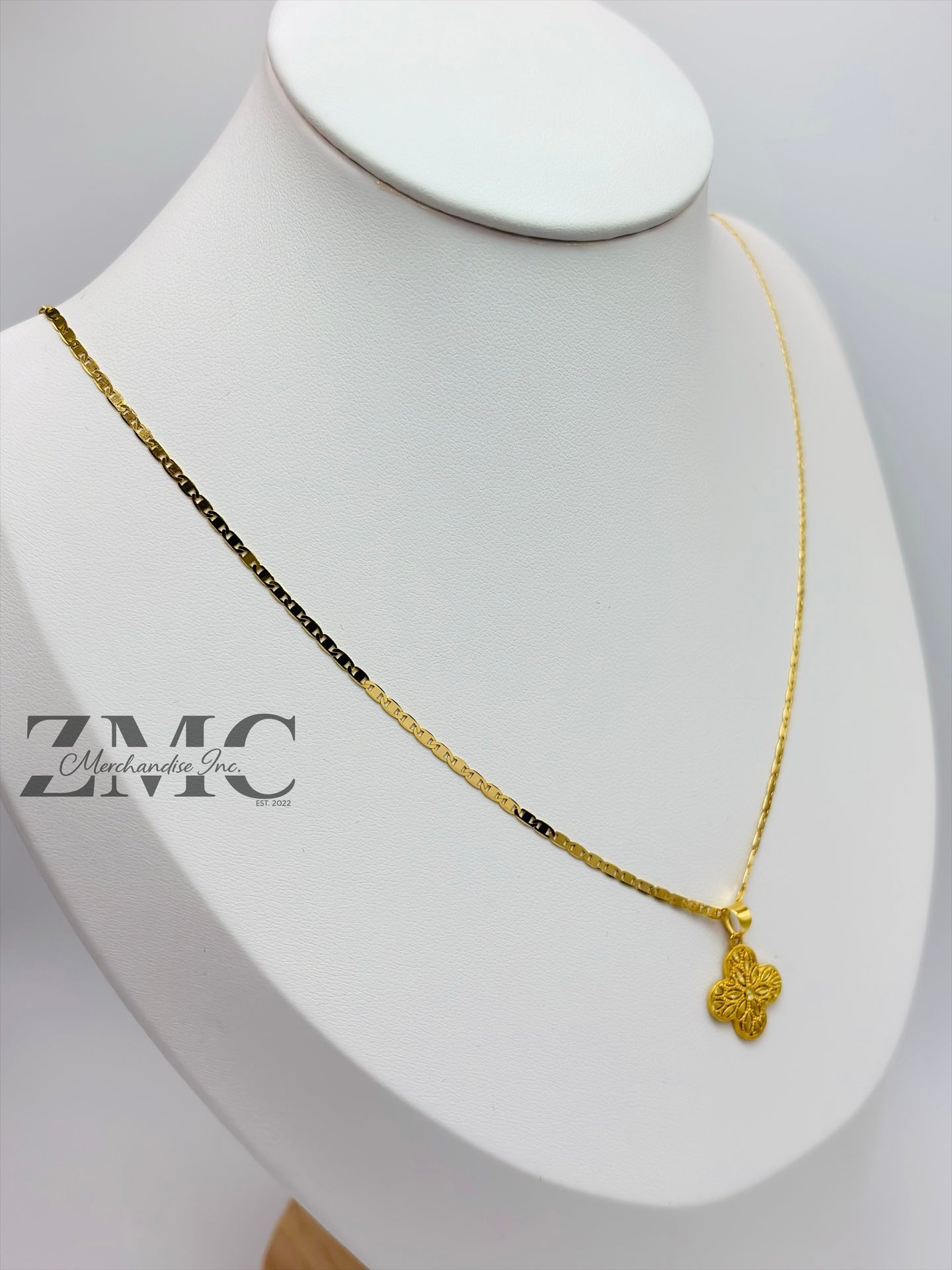 18K Gold Diamond Cut Clover Necklace