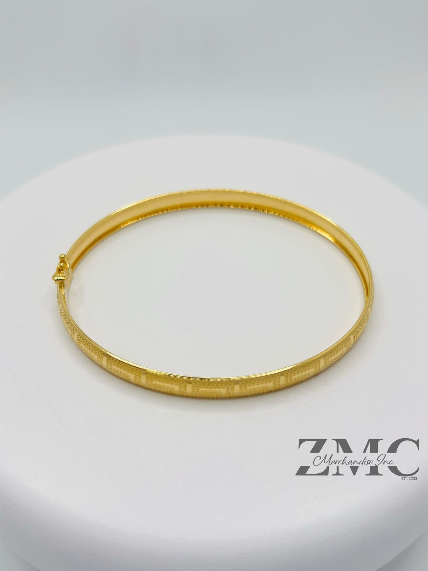 18K Gold F Bangle