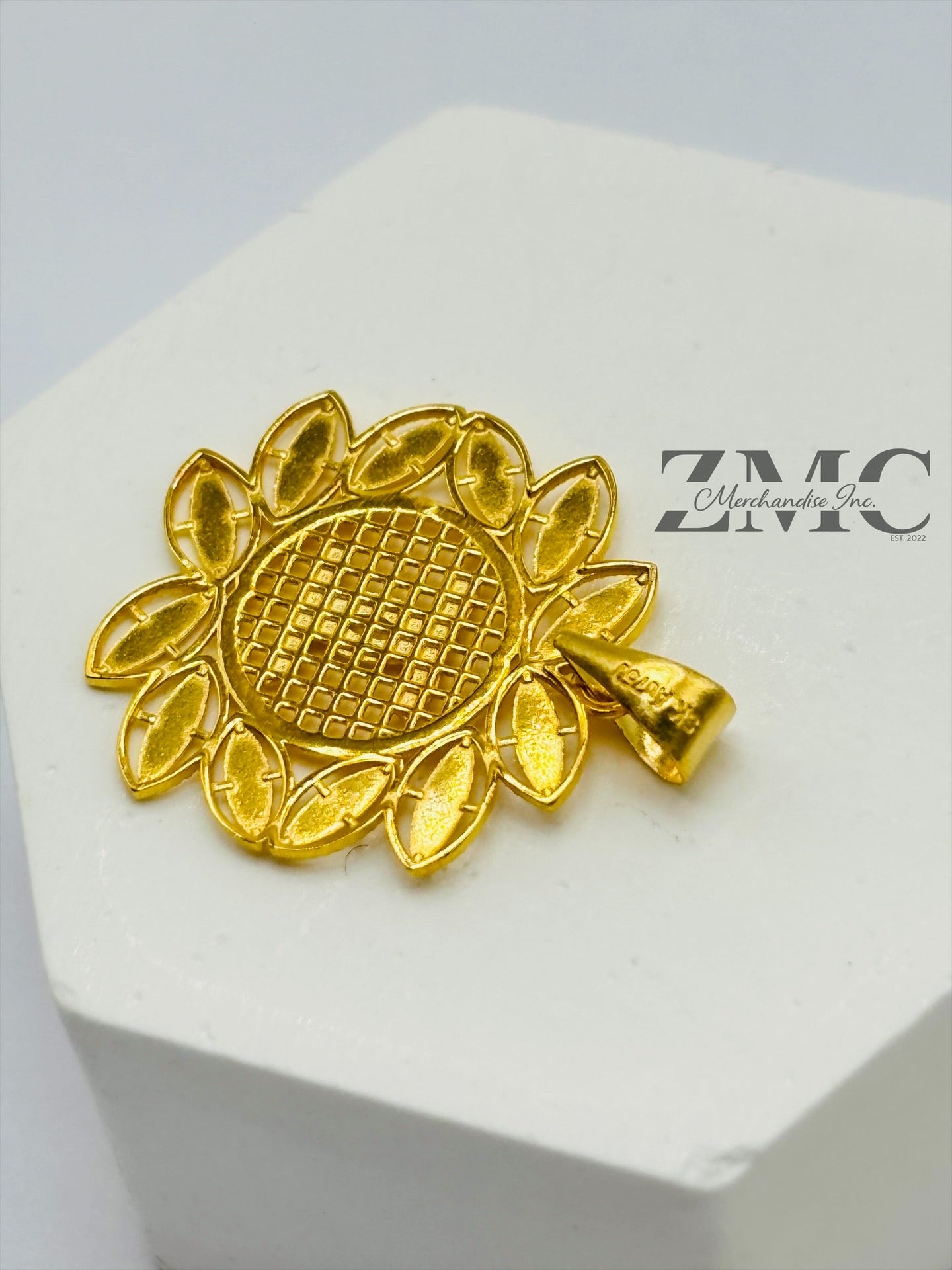 18K Gold Flower C Pendant