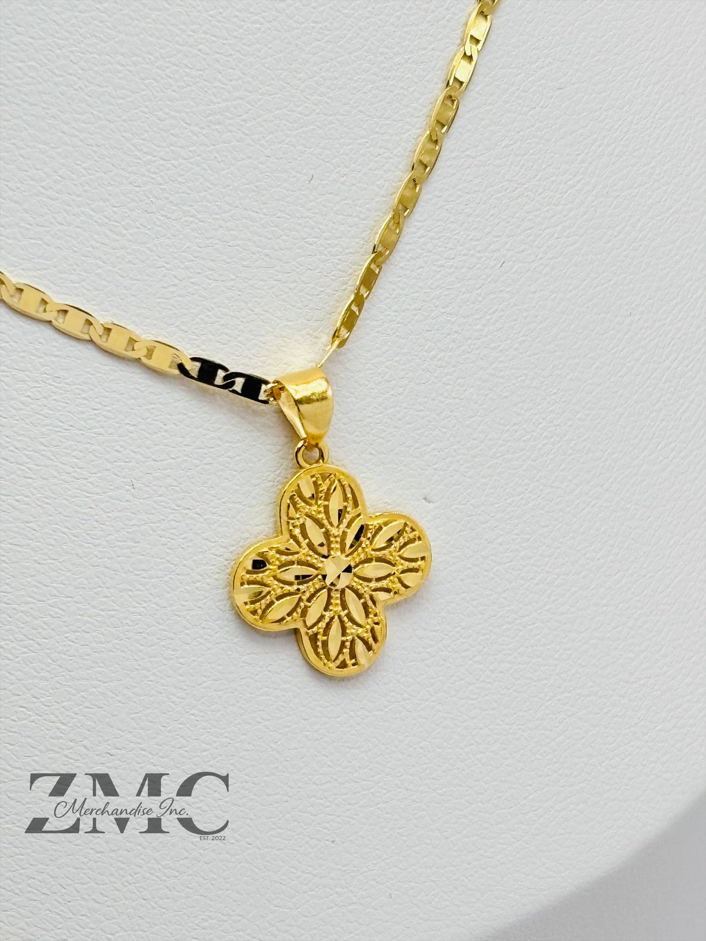 18K Gold Diamond Cut Clover Necklace