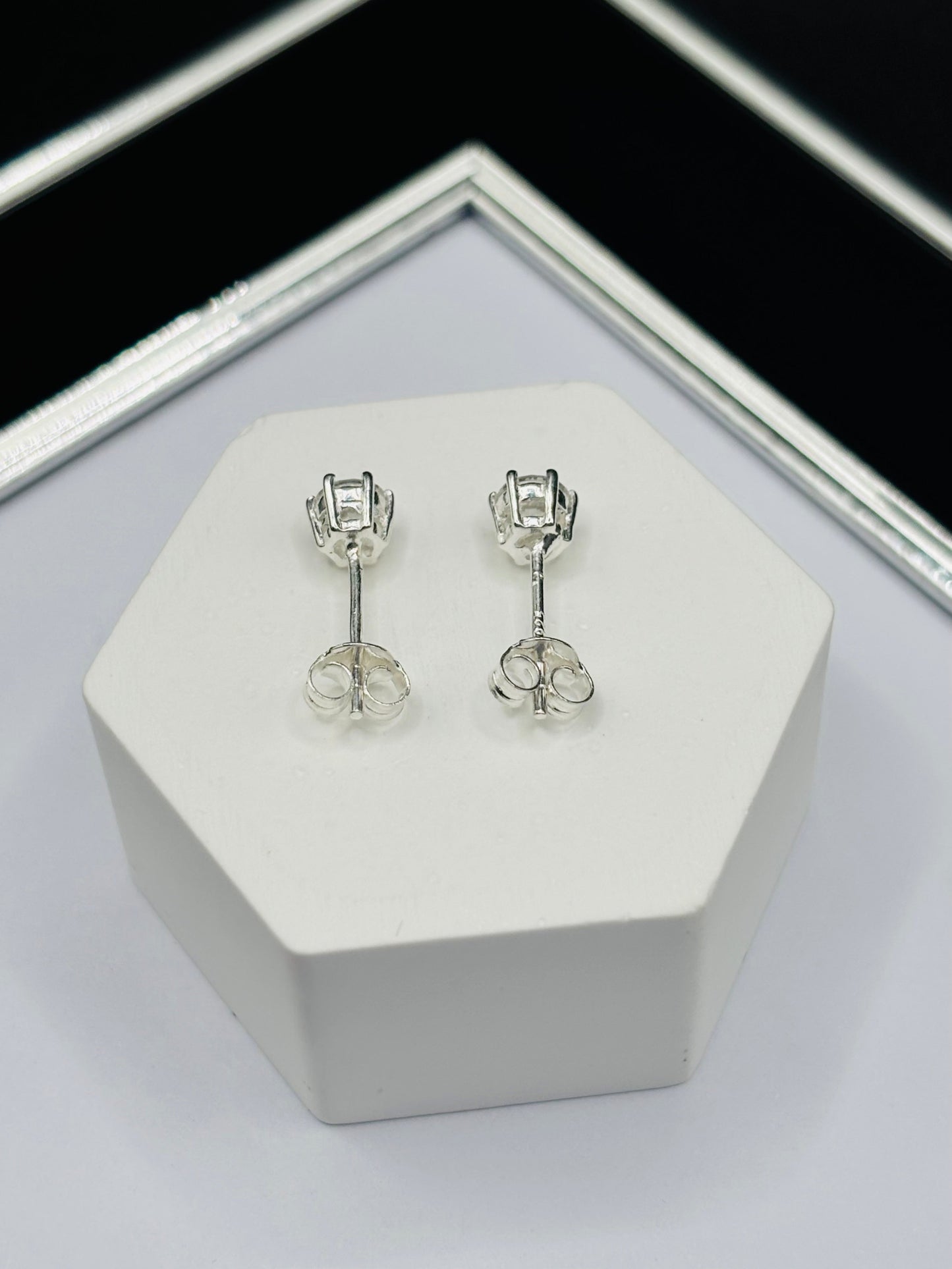 S925 Silver Round Stone Earrings 4.8 mm