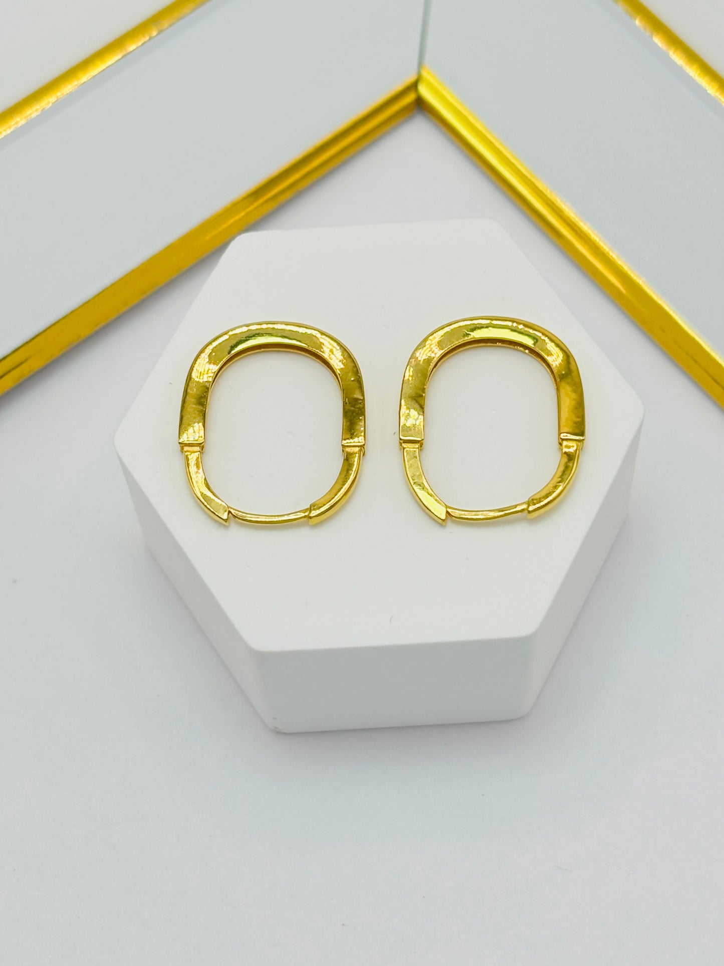 18K Gold Interlock Loop Earrings