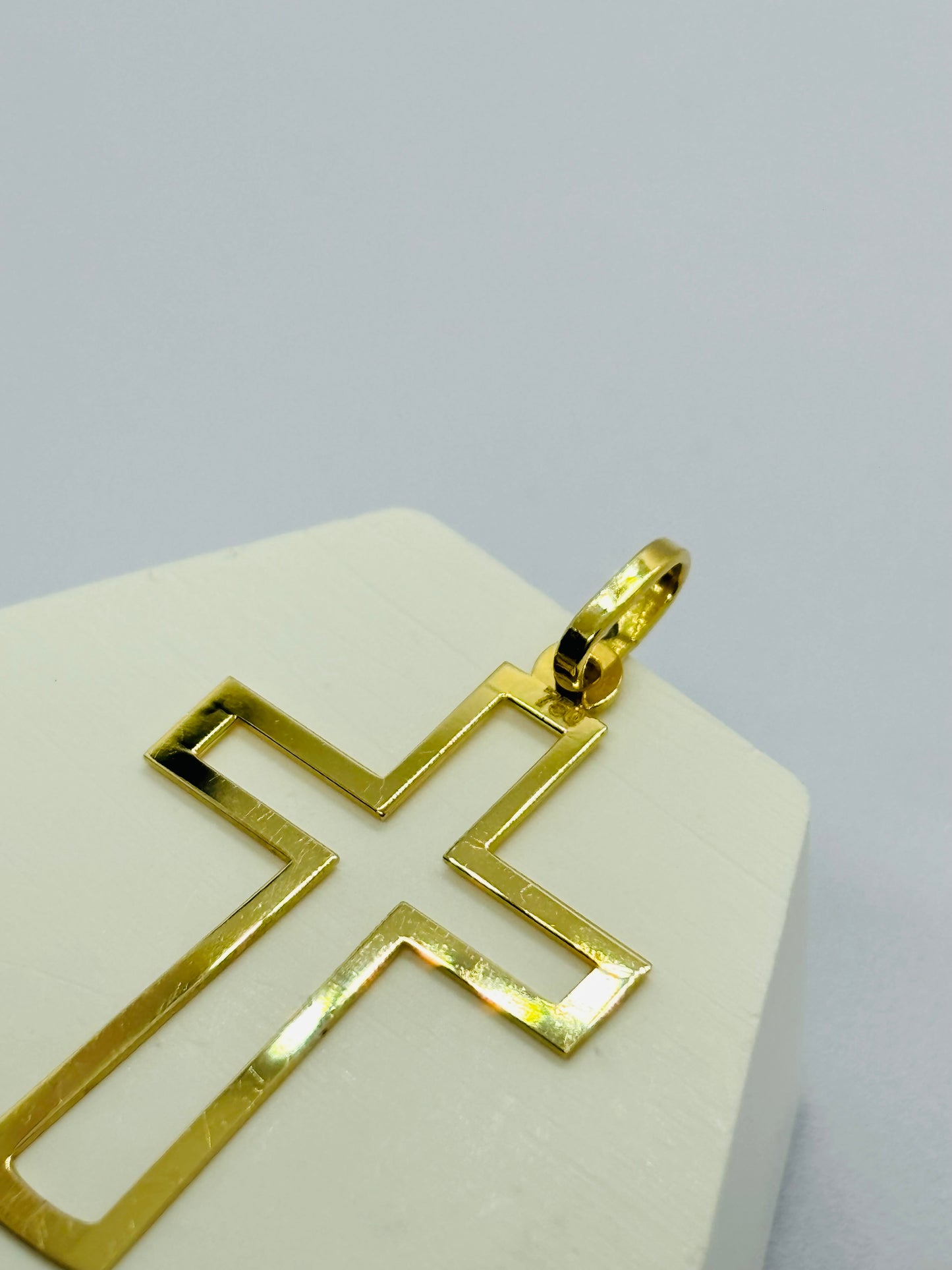 18K Gold Flat Cross Pendant
