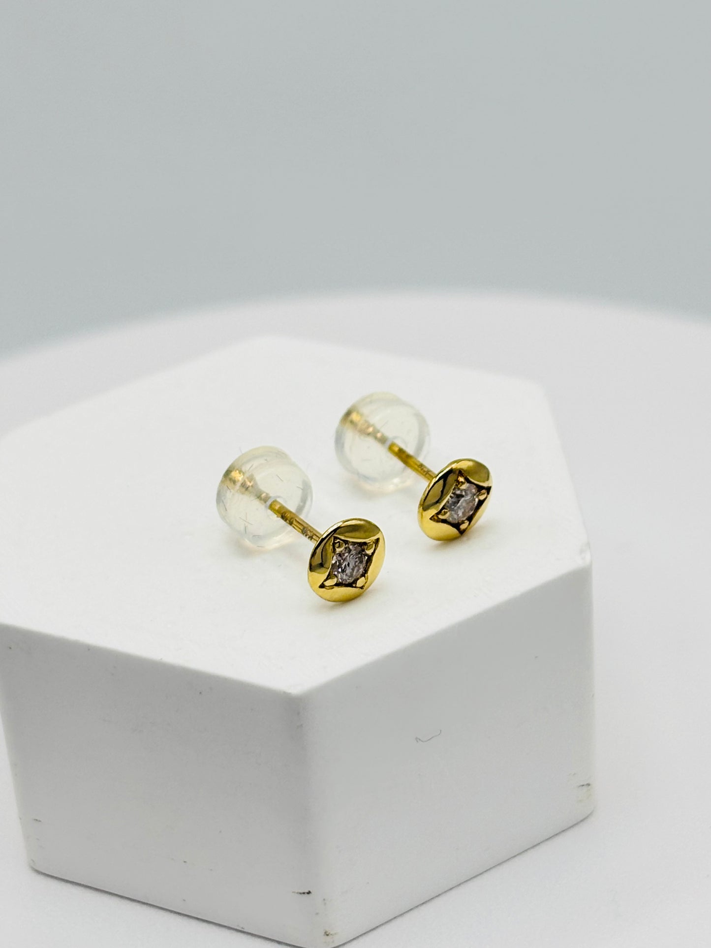 K18 Japan Gold Circle Natural Diamond Earrings 0.20ct