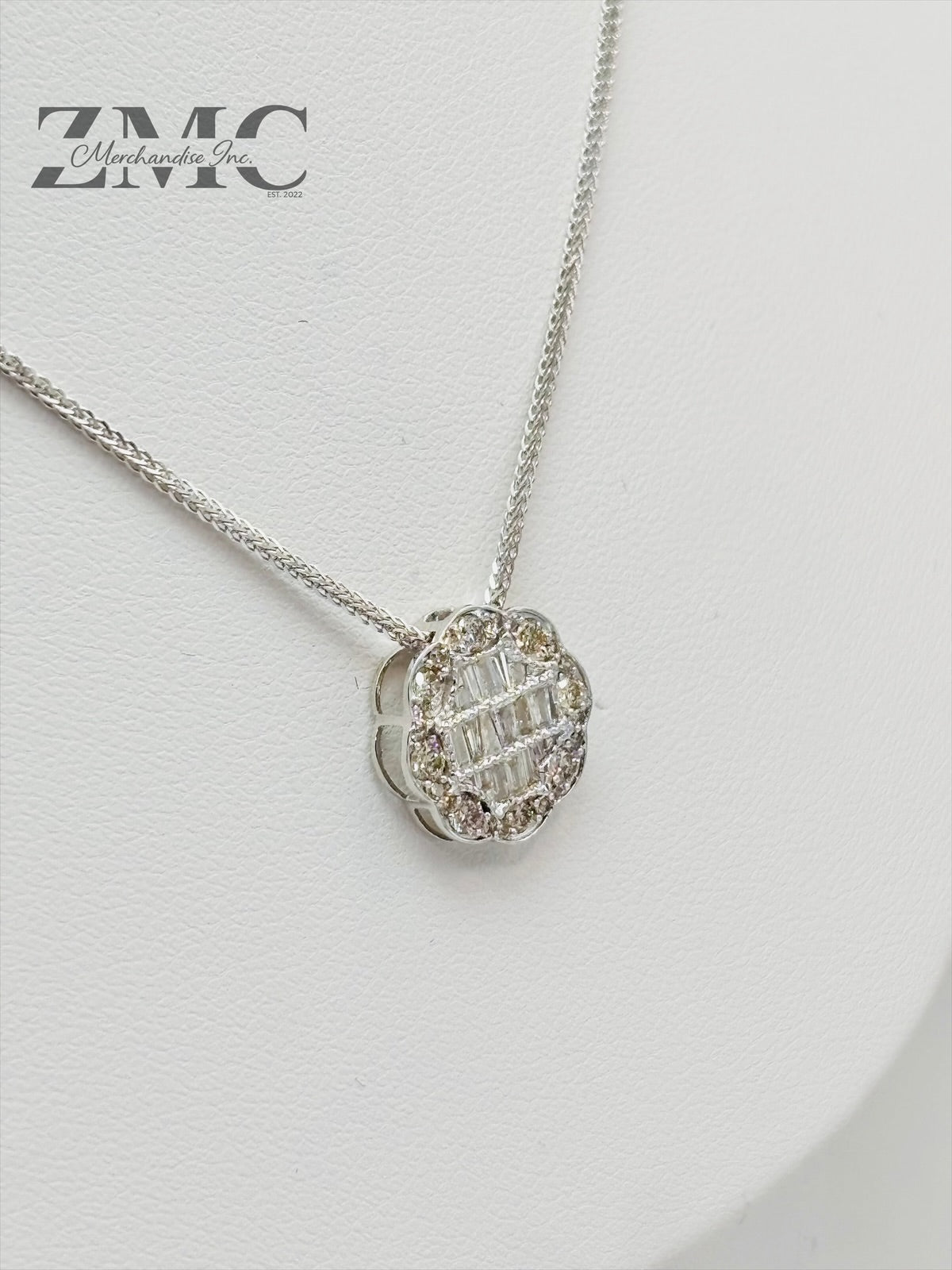 18K White Gold Circle Necklace