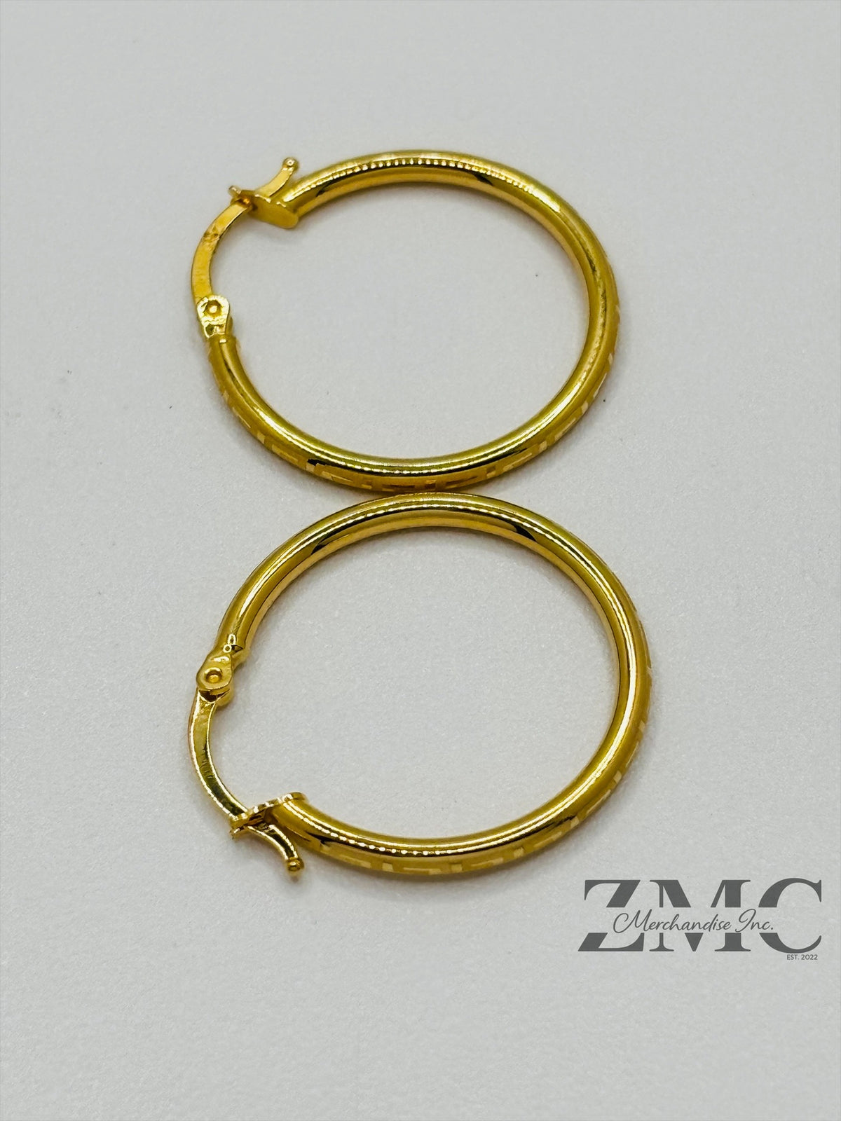 18K Gold F Loop Earrings 24 mm