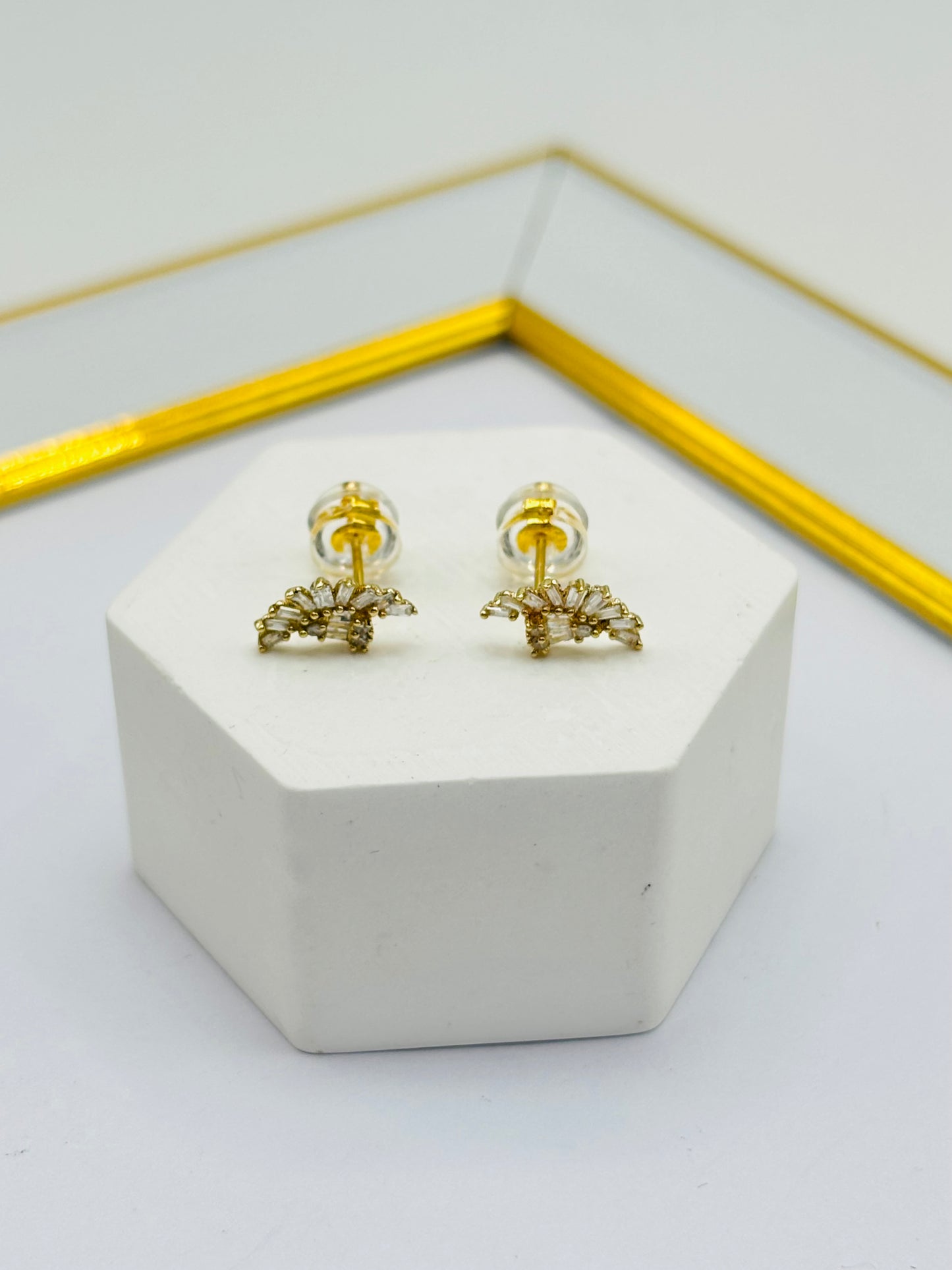 K18 Japan Gold  Natural Diamond Earrings 0.20 carat