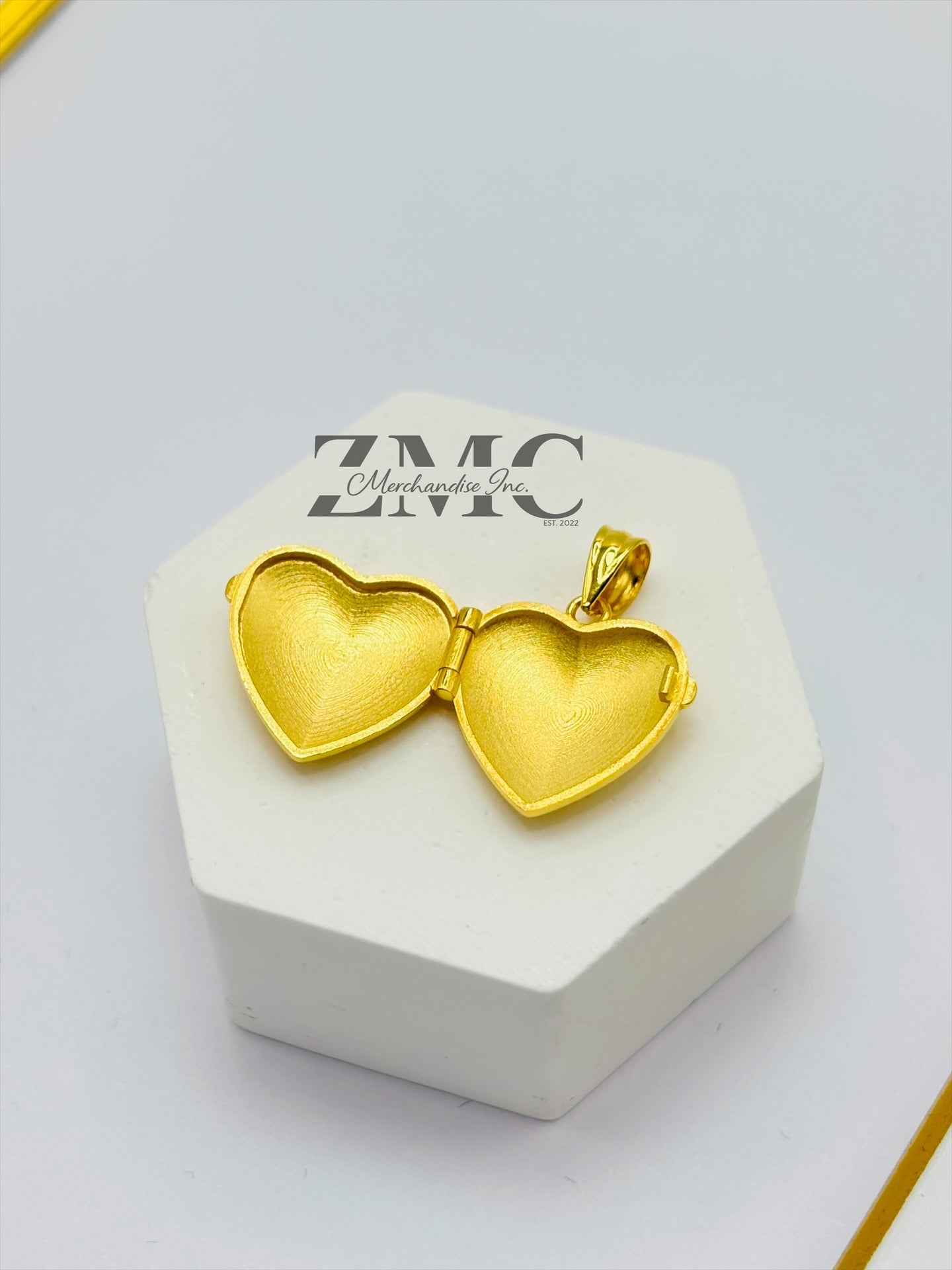 18K Gold Locket Heart Pendant
