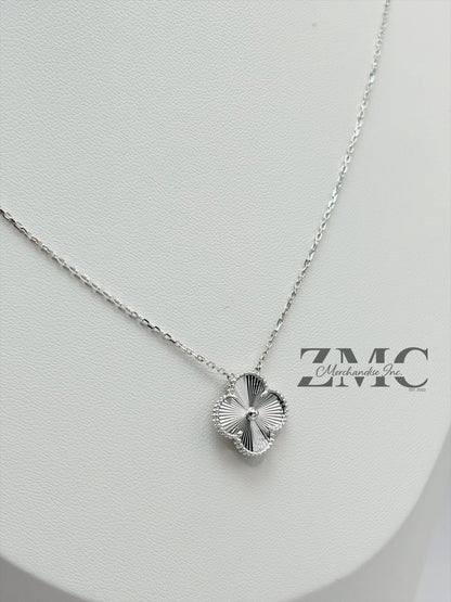 18K White Gold Clover Attached Necklace
