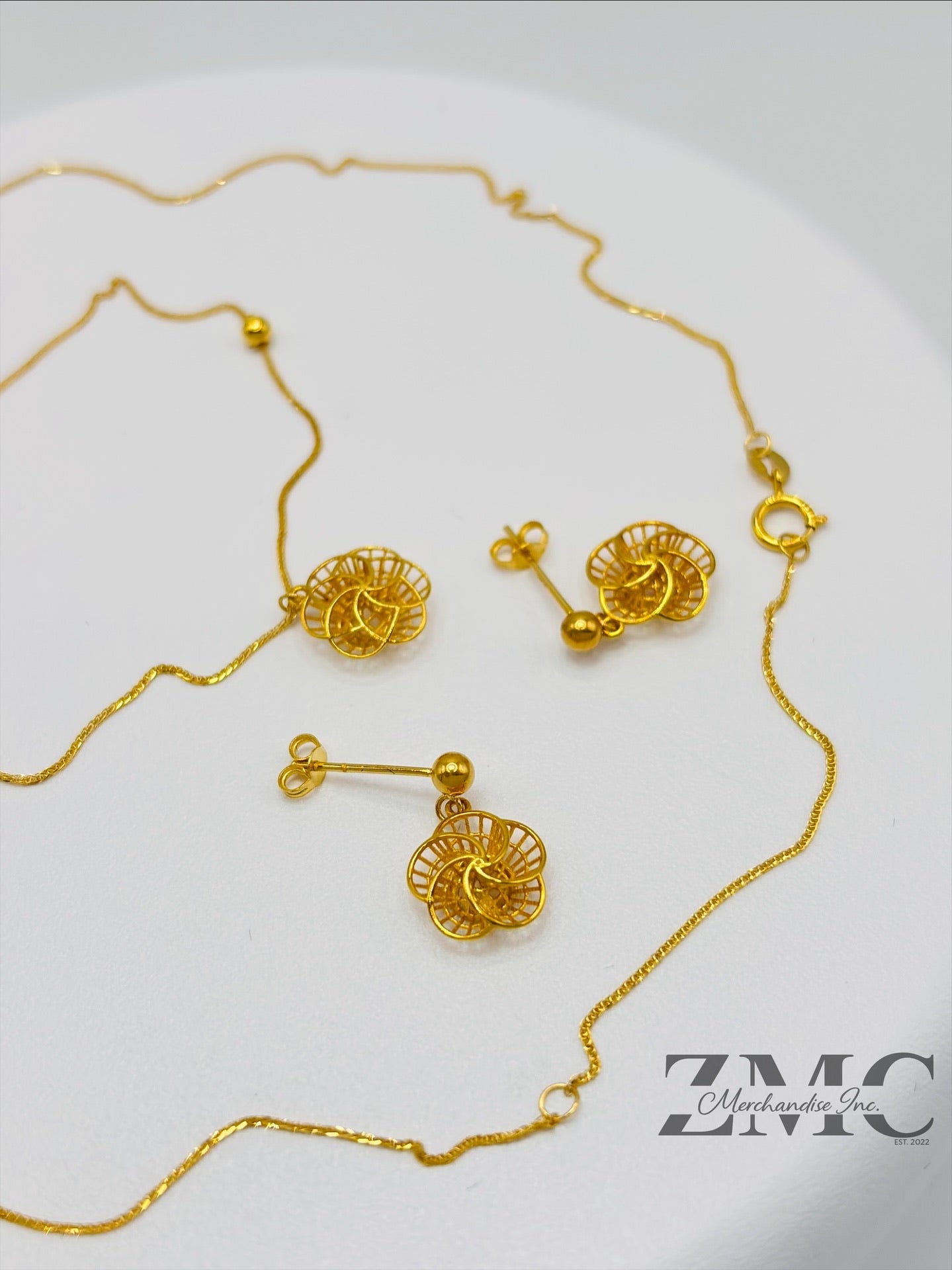 18K Gold Flower Earrings and Necklace Set