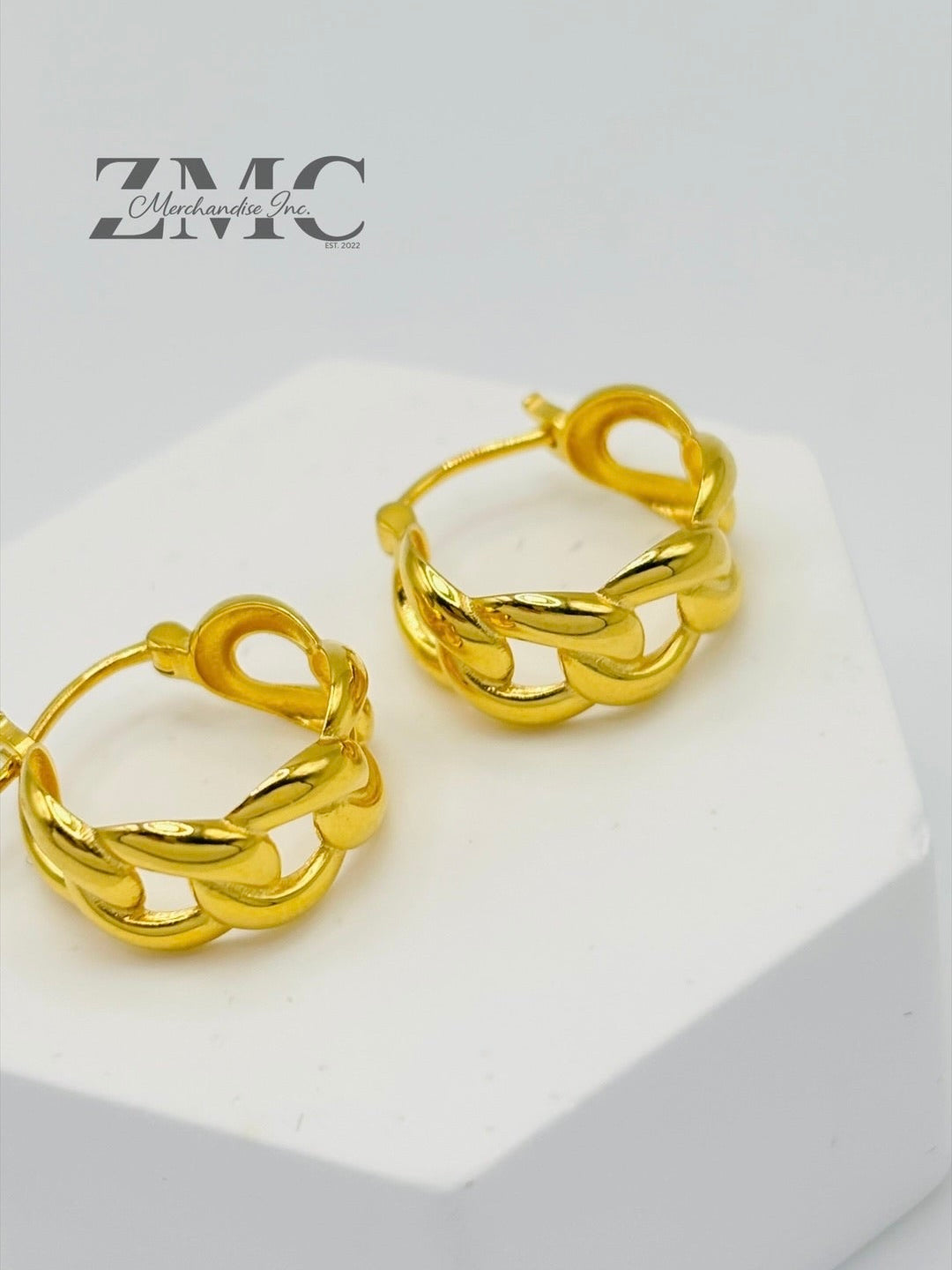 18K Gold Cadena Loop Earrings