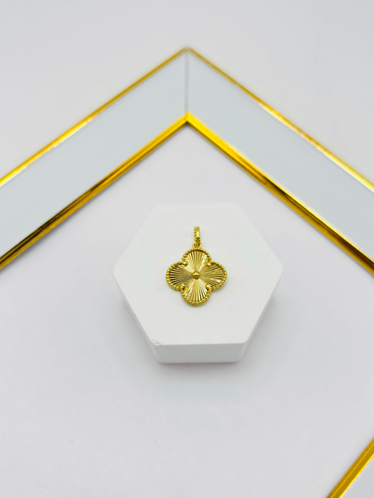 18K Gold Clover Pendant 14.2 mm
