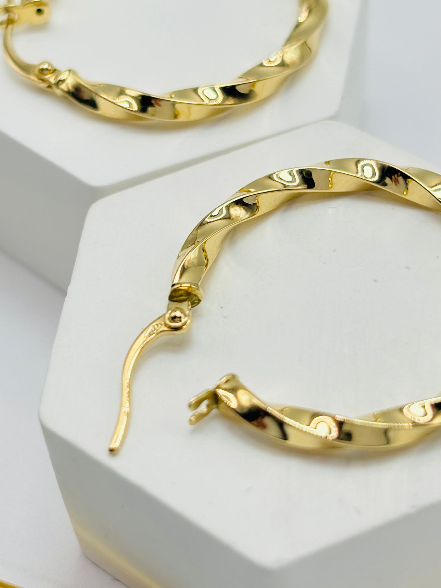 18K Gold Twisted Loop Earrings 26 mm