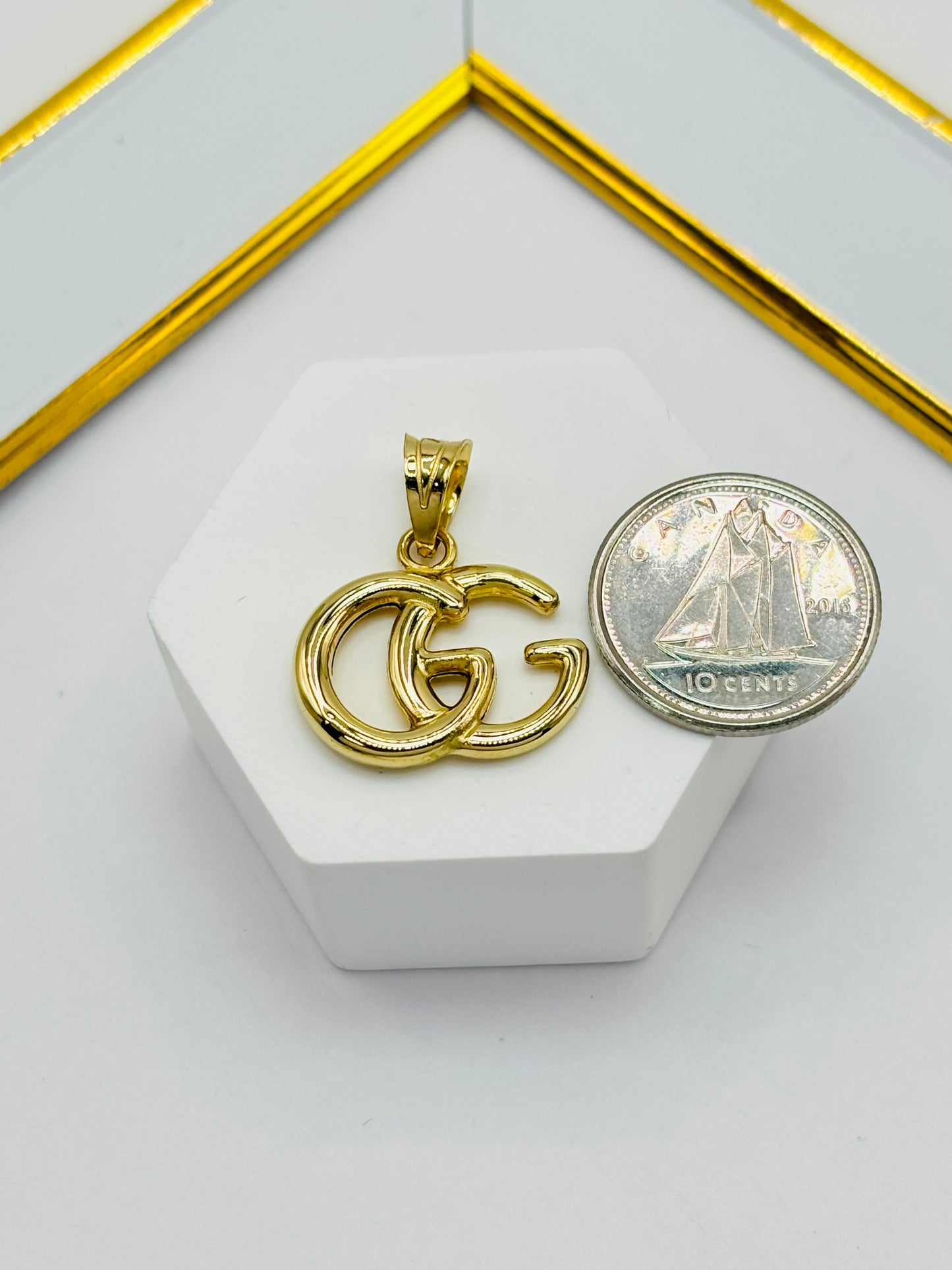 18K Gold G Pendant