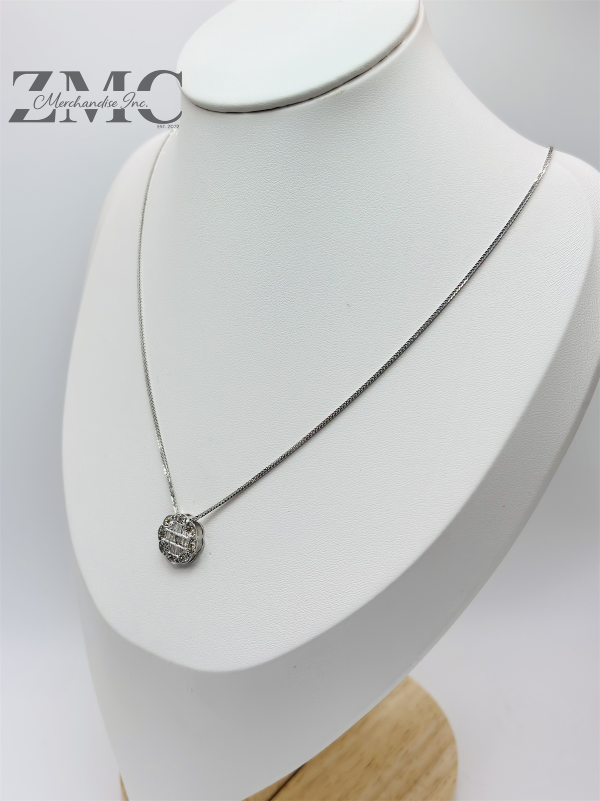 18K White Gold Circle Necklace