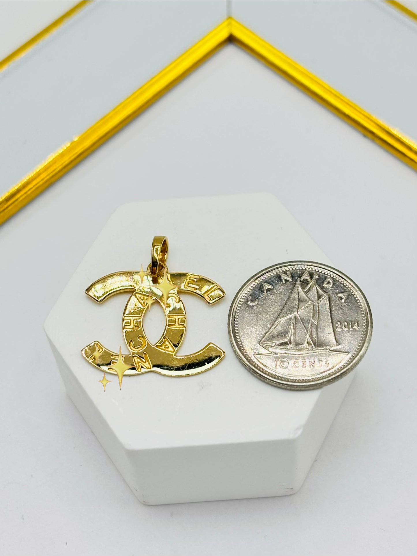 18K Gold C Pendant