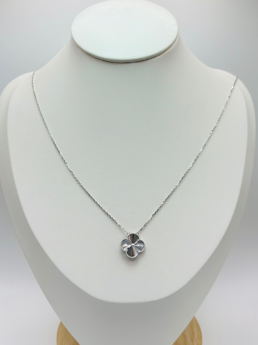 18K White Gold Clover Attached Necklace