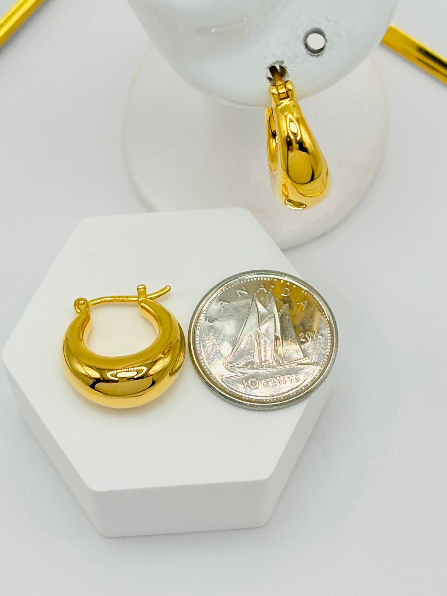 18K Gold Plain Loop Earrings (Electroform)