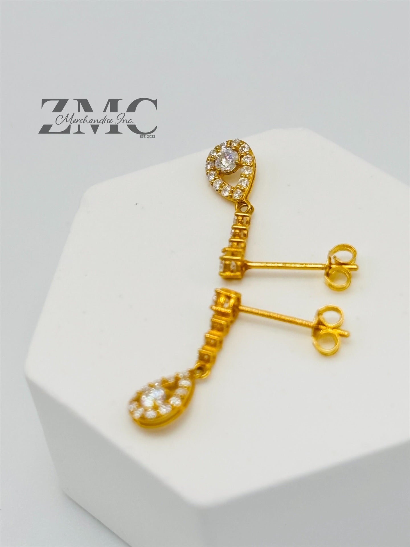 18k Gold Teardrop Dangling Stud Moissanite Diamond Earrings