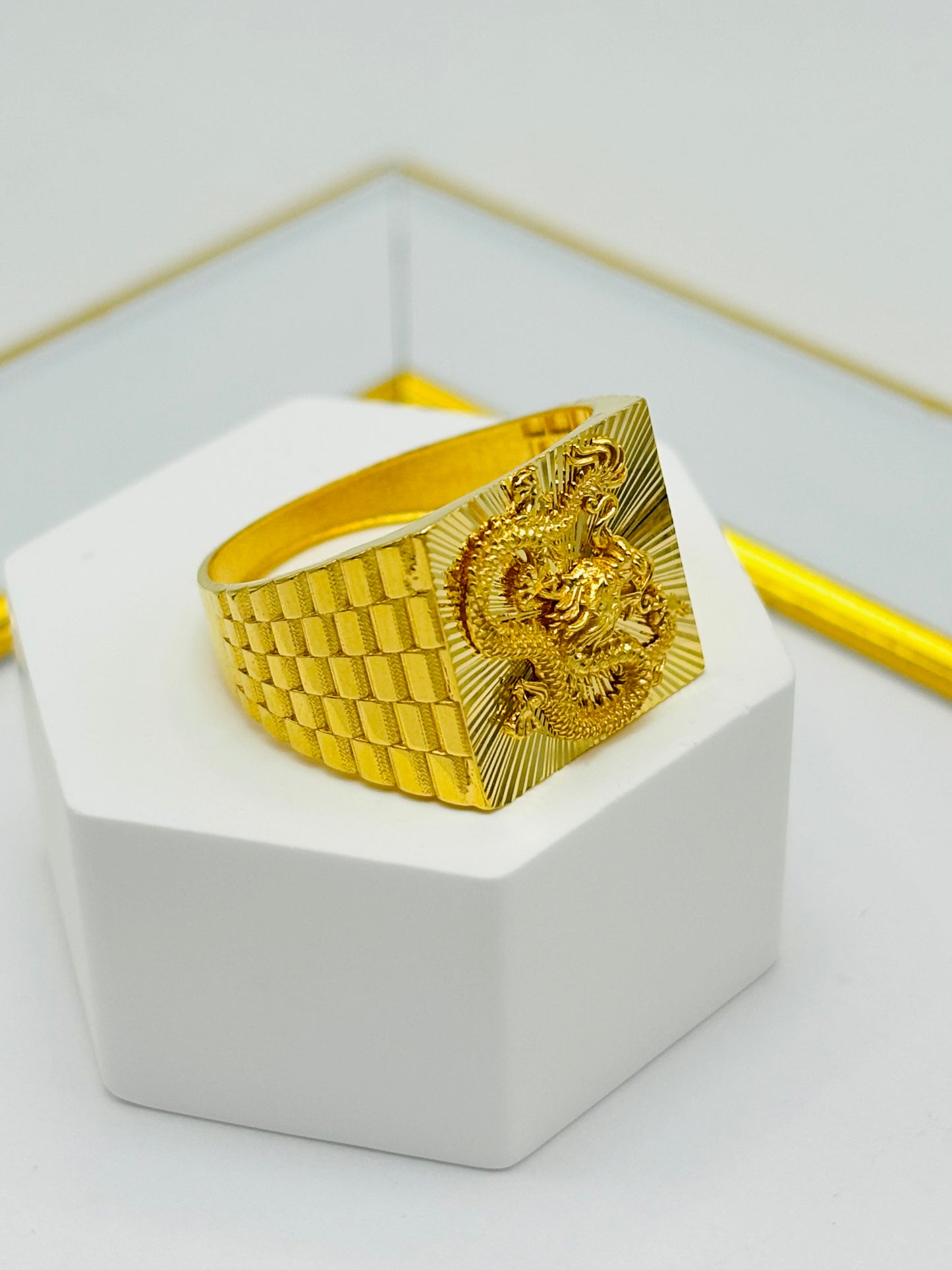 18K Gold Men's Ring with Dragon