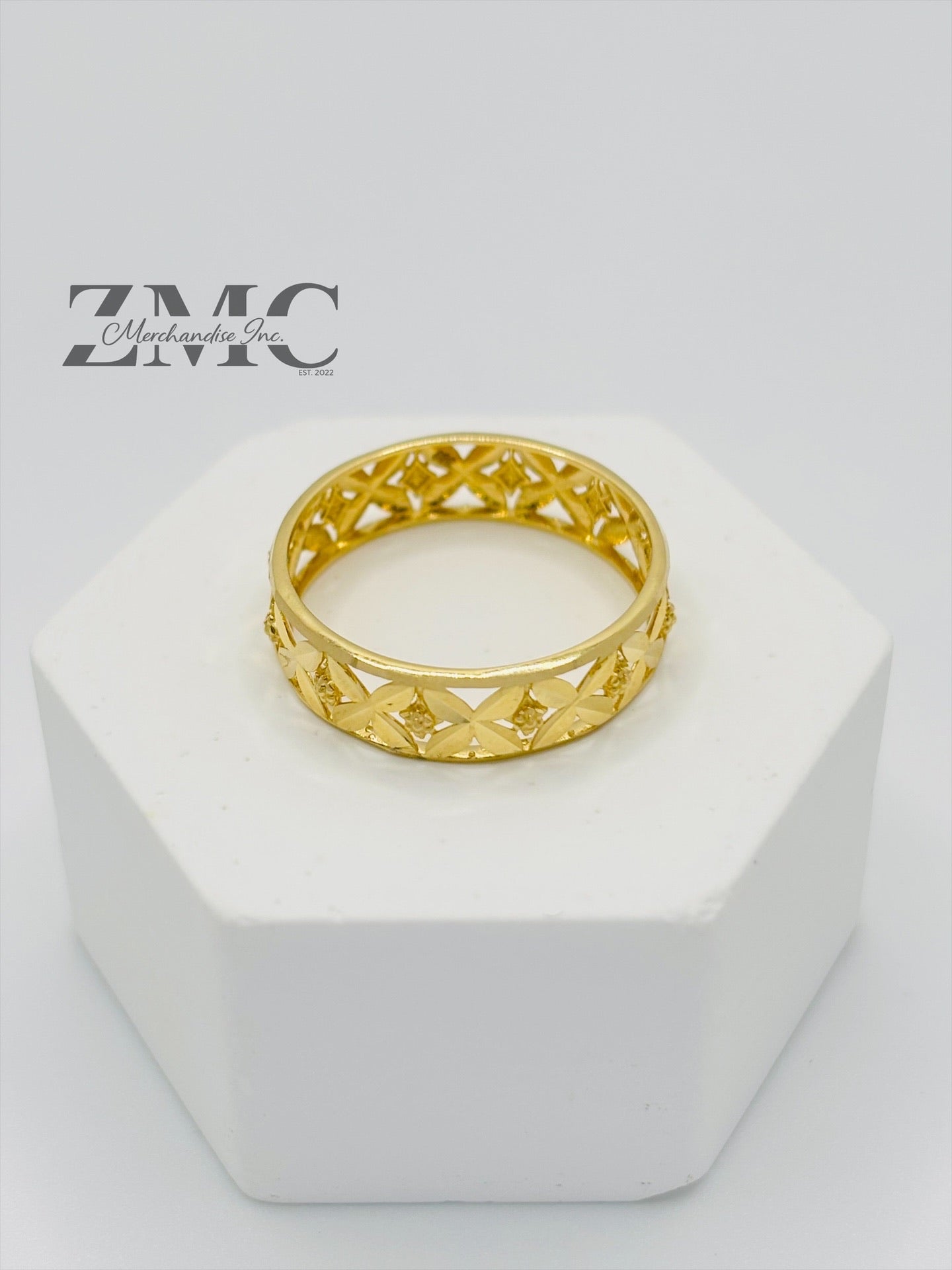 18K Gold Flower Circle Ring