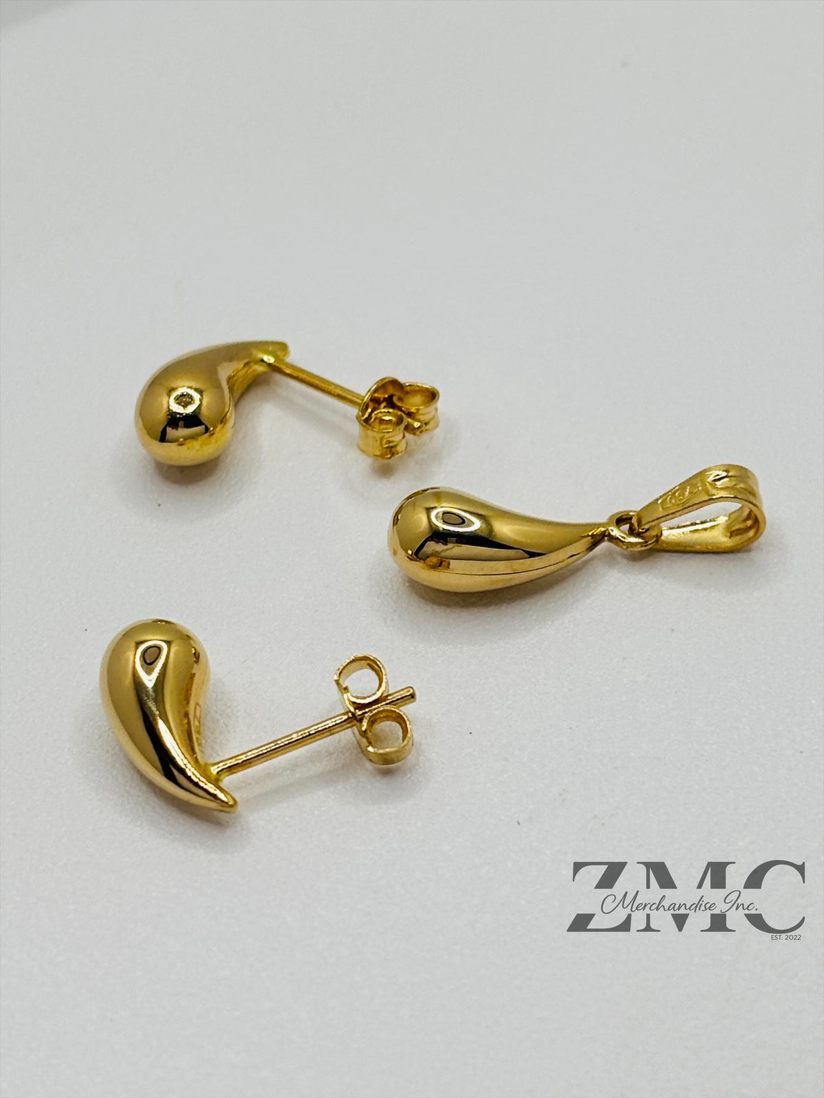 18K Gold Earrings and Pendant Teardrop Set