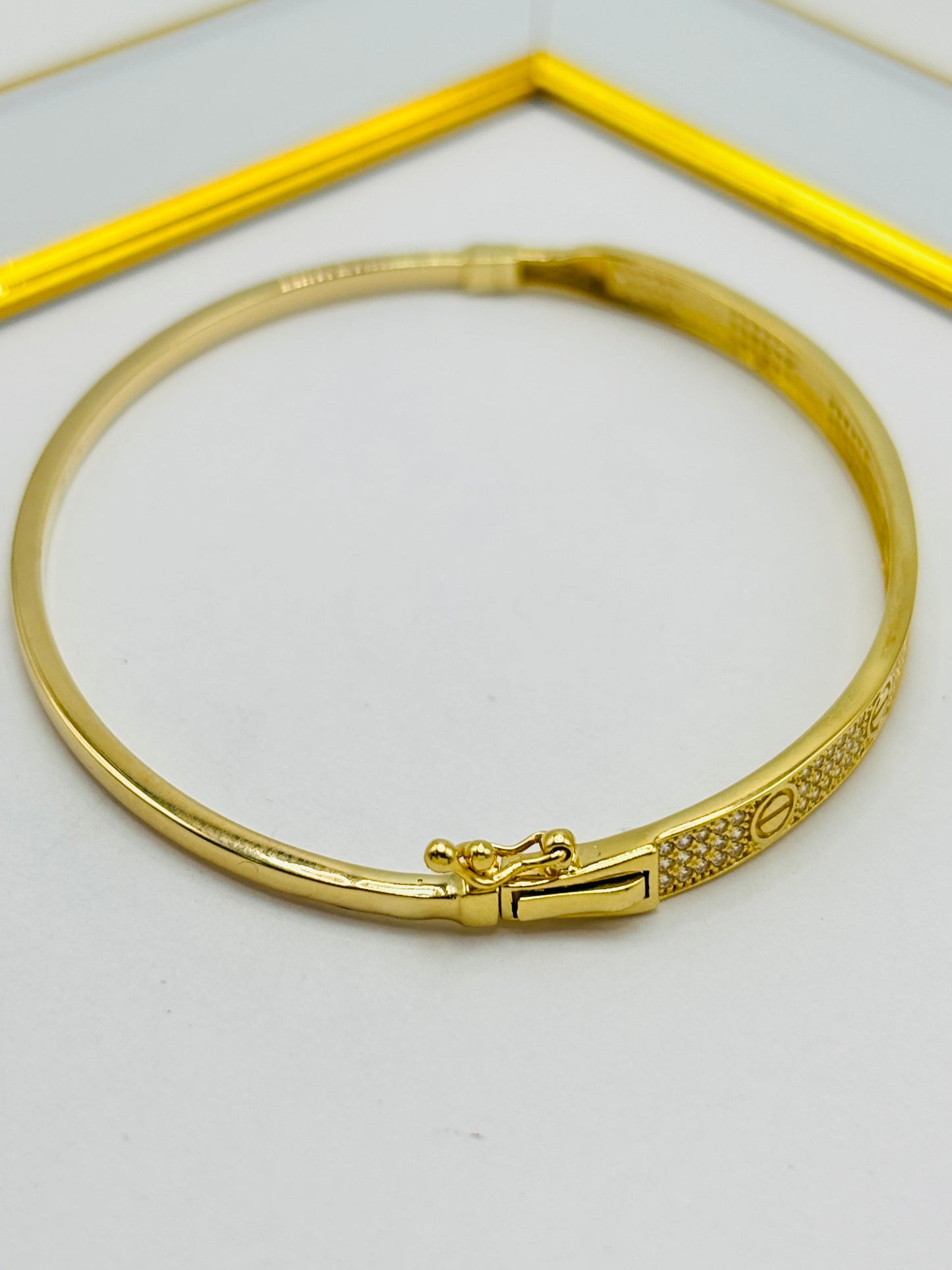 K18 Japan Gold Love Bangle with Stone Clip Type