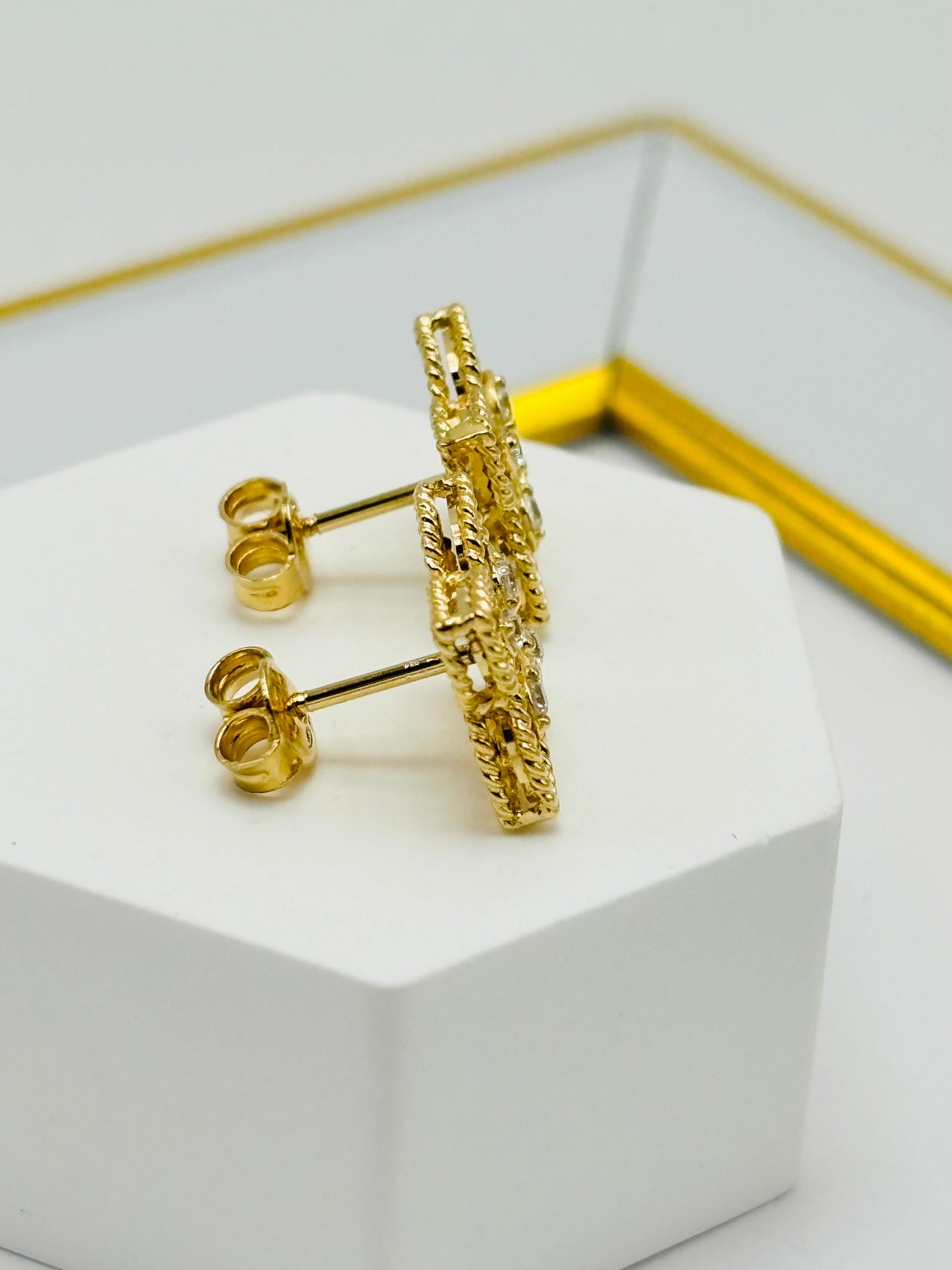 18K Gold Flower Earrings
