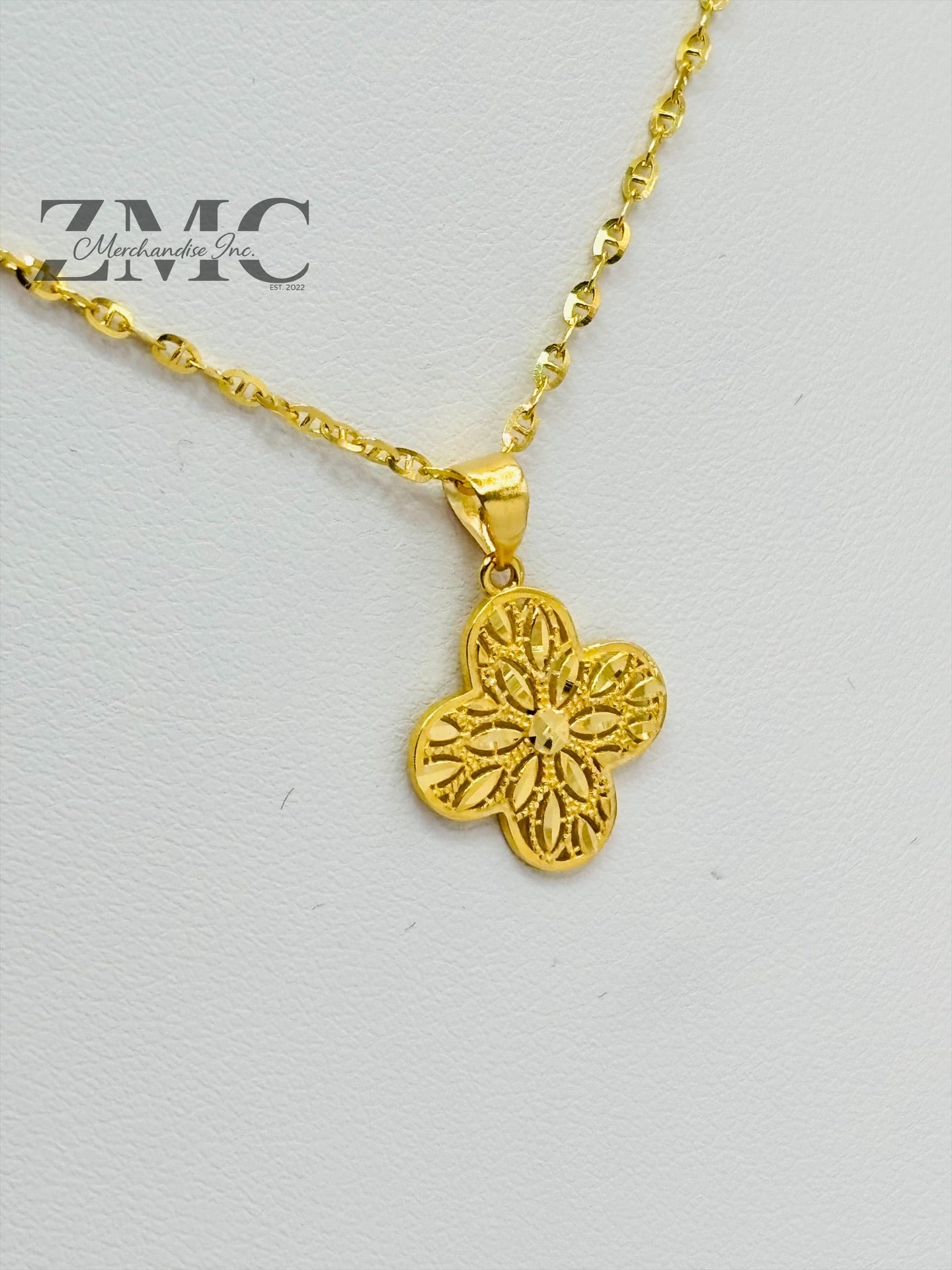 18K Gold Diamond Cut Clover Necklace