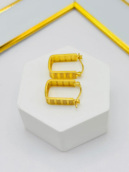 18K Gold Square F Loop Earrings