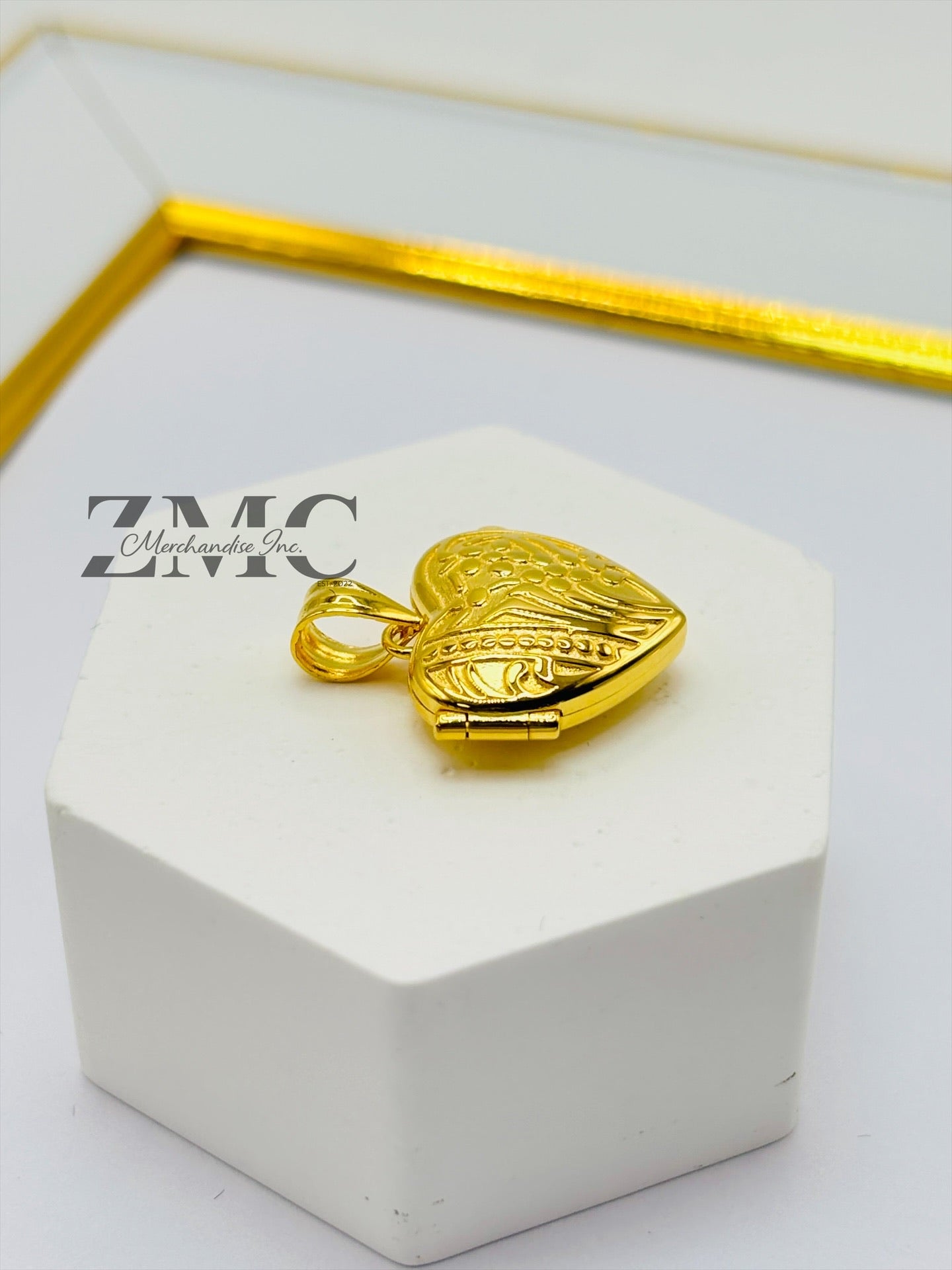 18K Gold Locket Heart Pendant